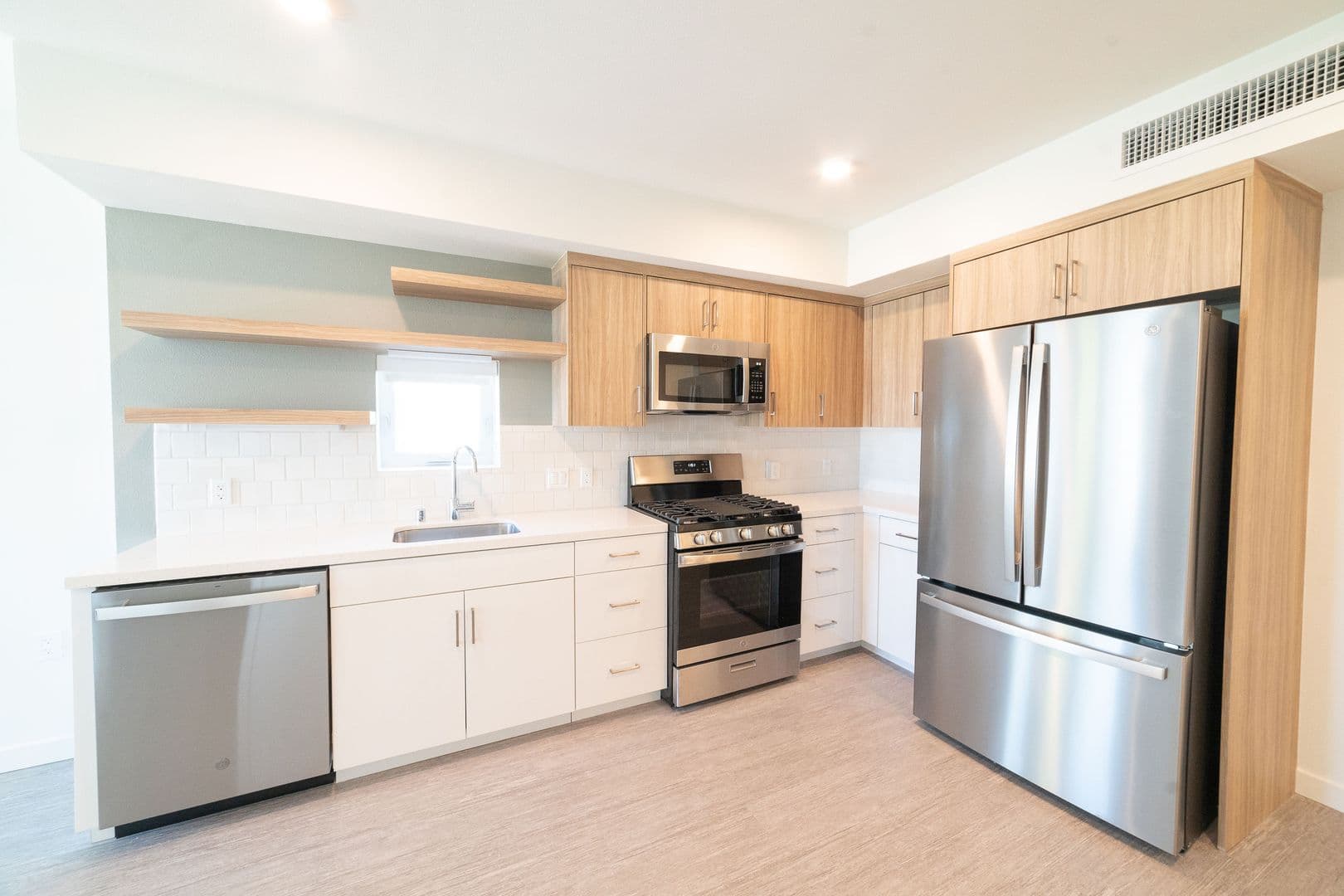 Berkeley Apartment: 2150 Kittredge St