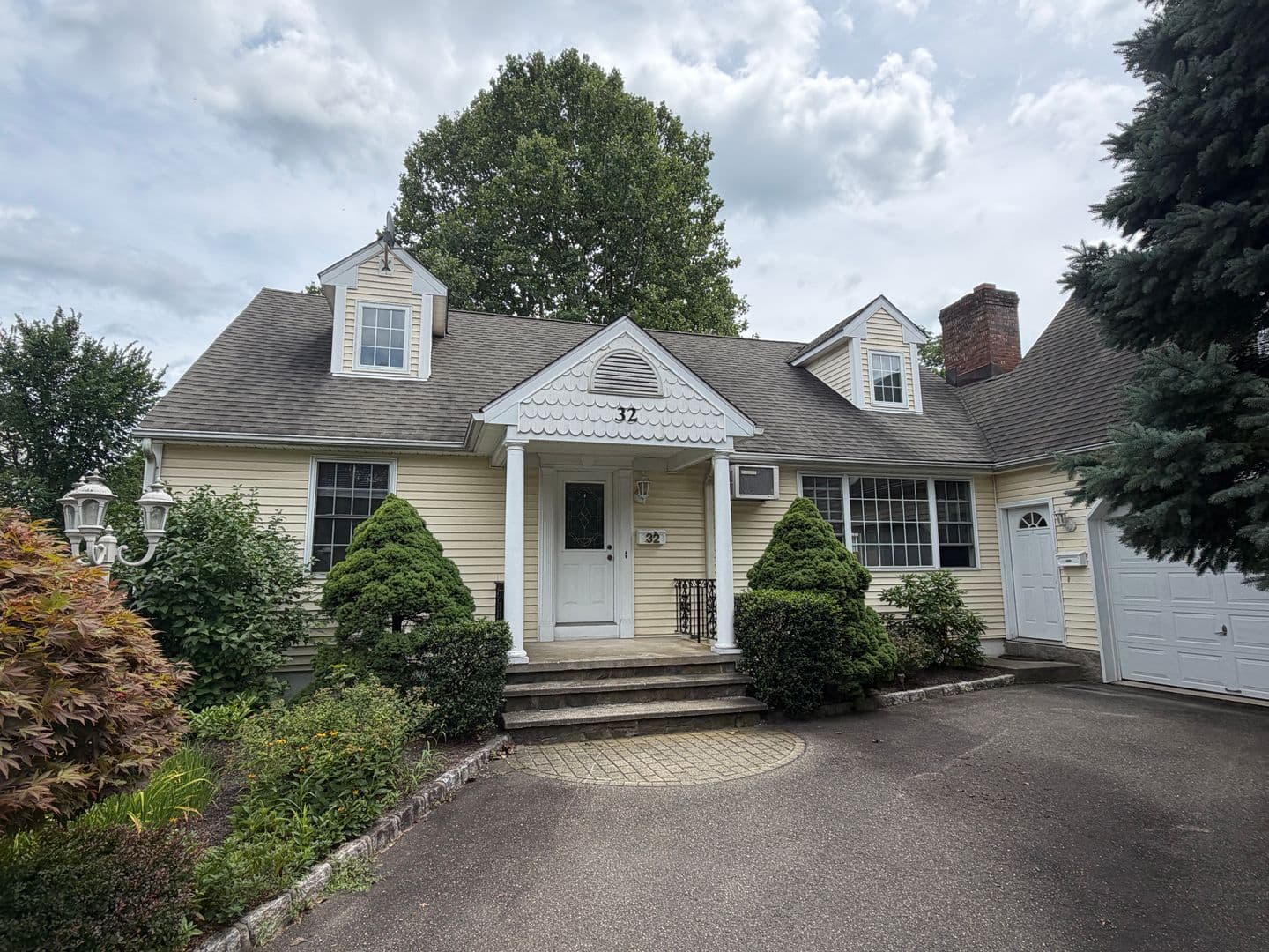 Danbury House: 32 Triangle Street