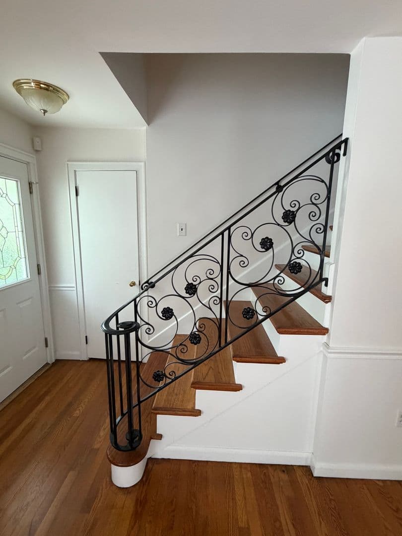 Danbury House: 32 Triangle Street