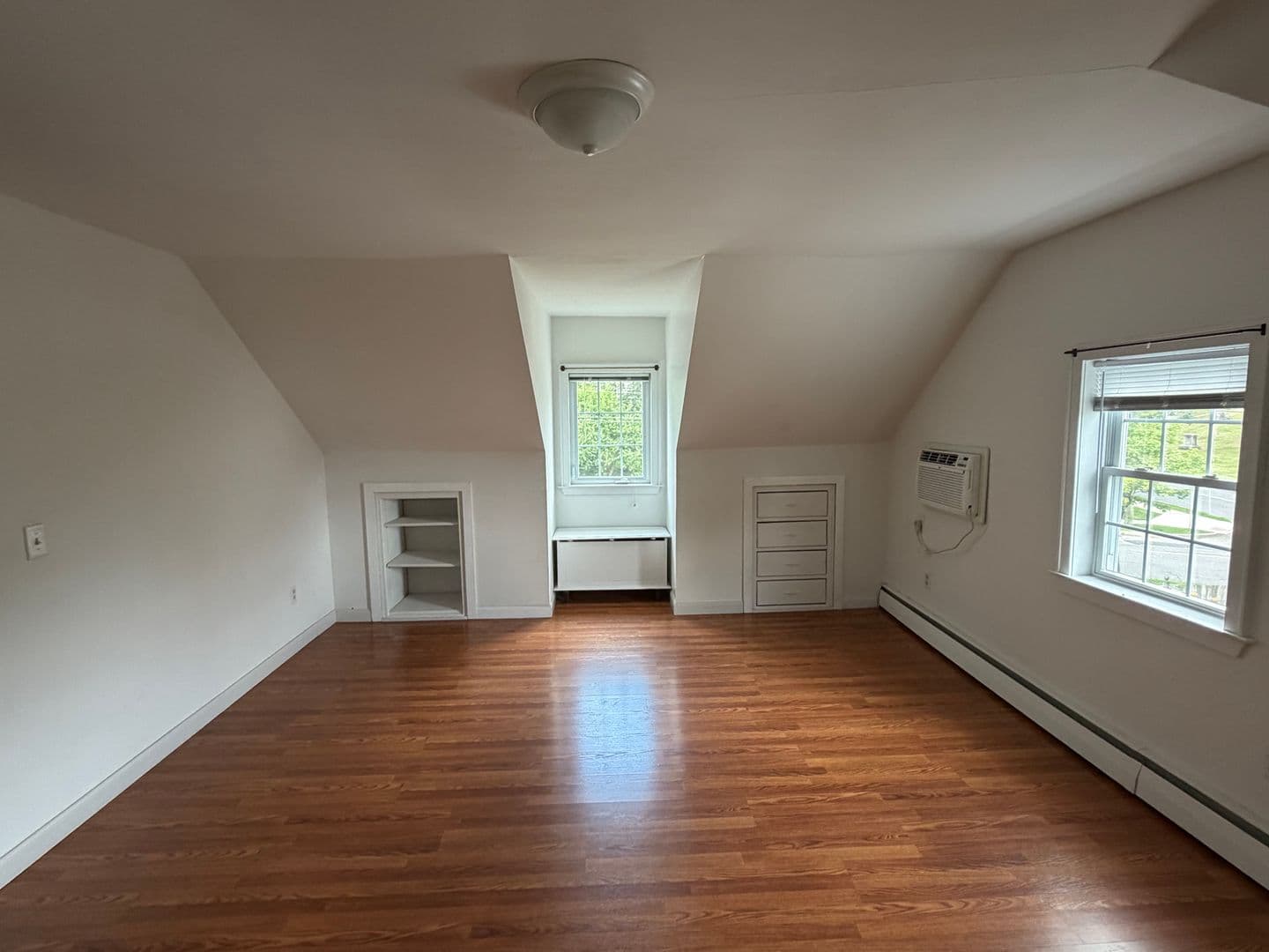 Danbury House: 32 Triangle Street