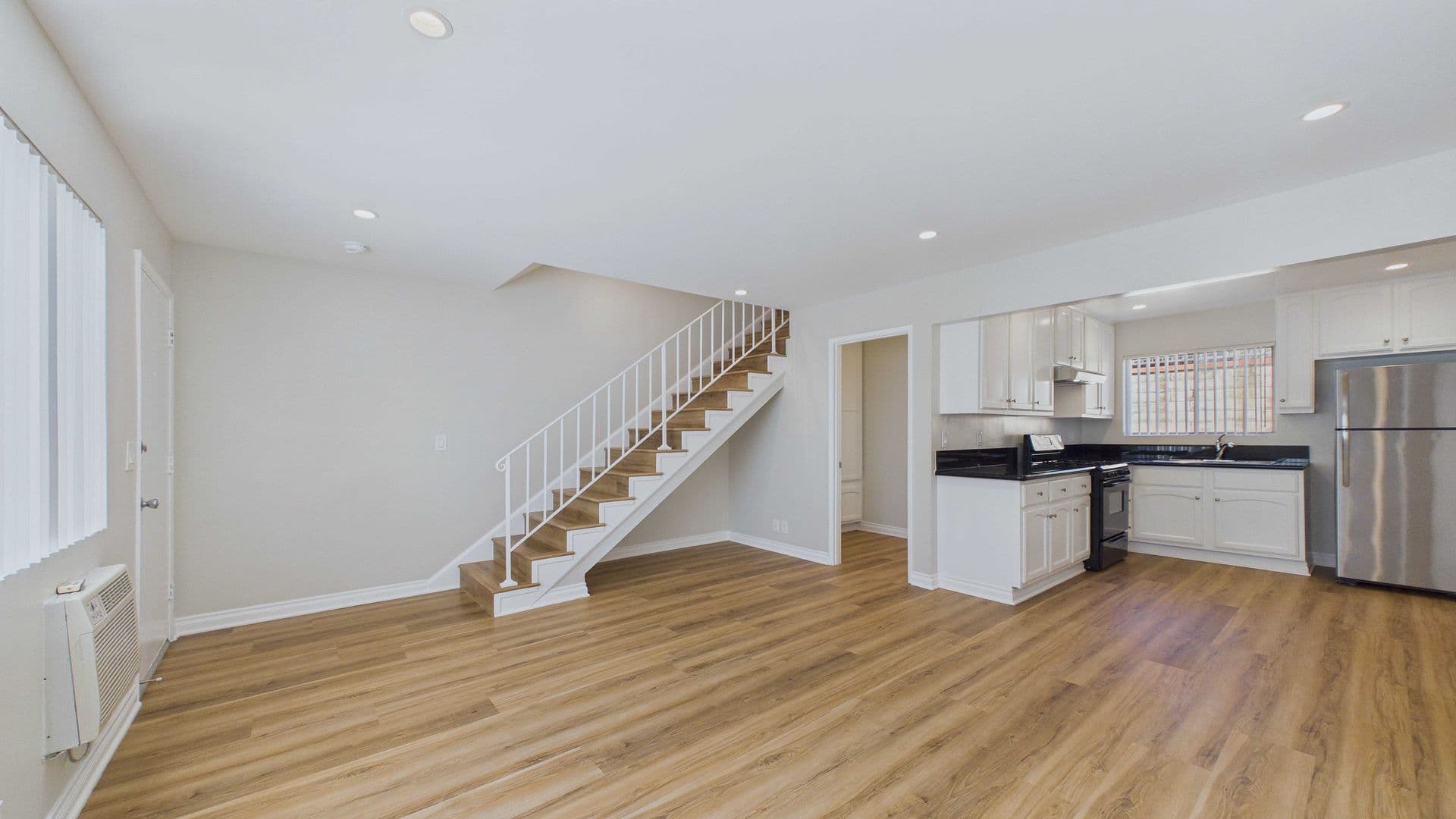 Duarte Apartment: 1318 Mountain Ave