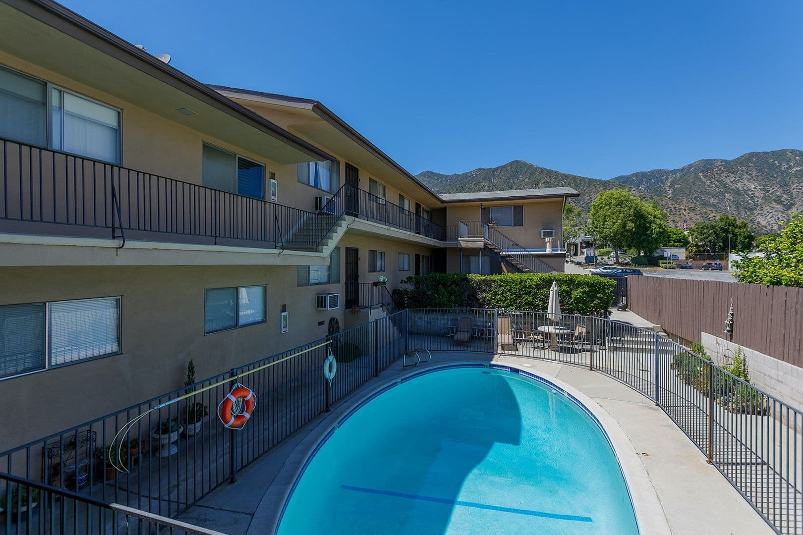 Sierra Madre Apartment: 51 Esperanza Ave