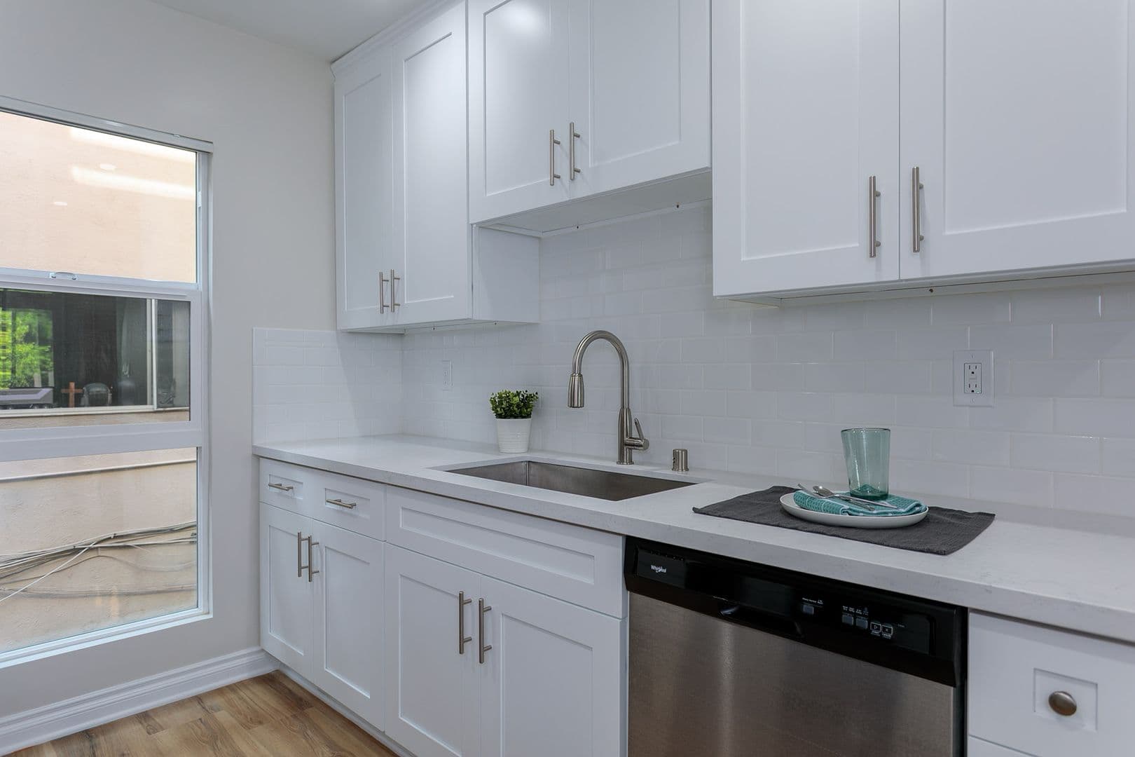 Sierra Madre Apartment: 51 Esperanza Ave