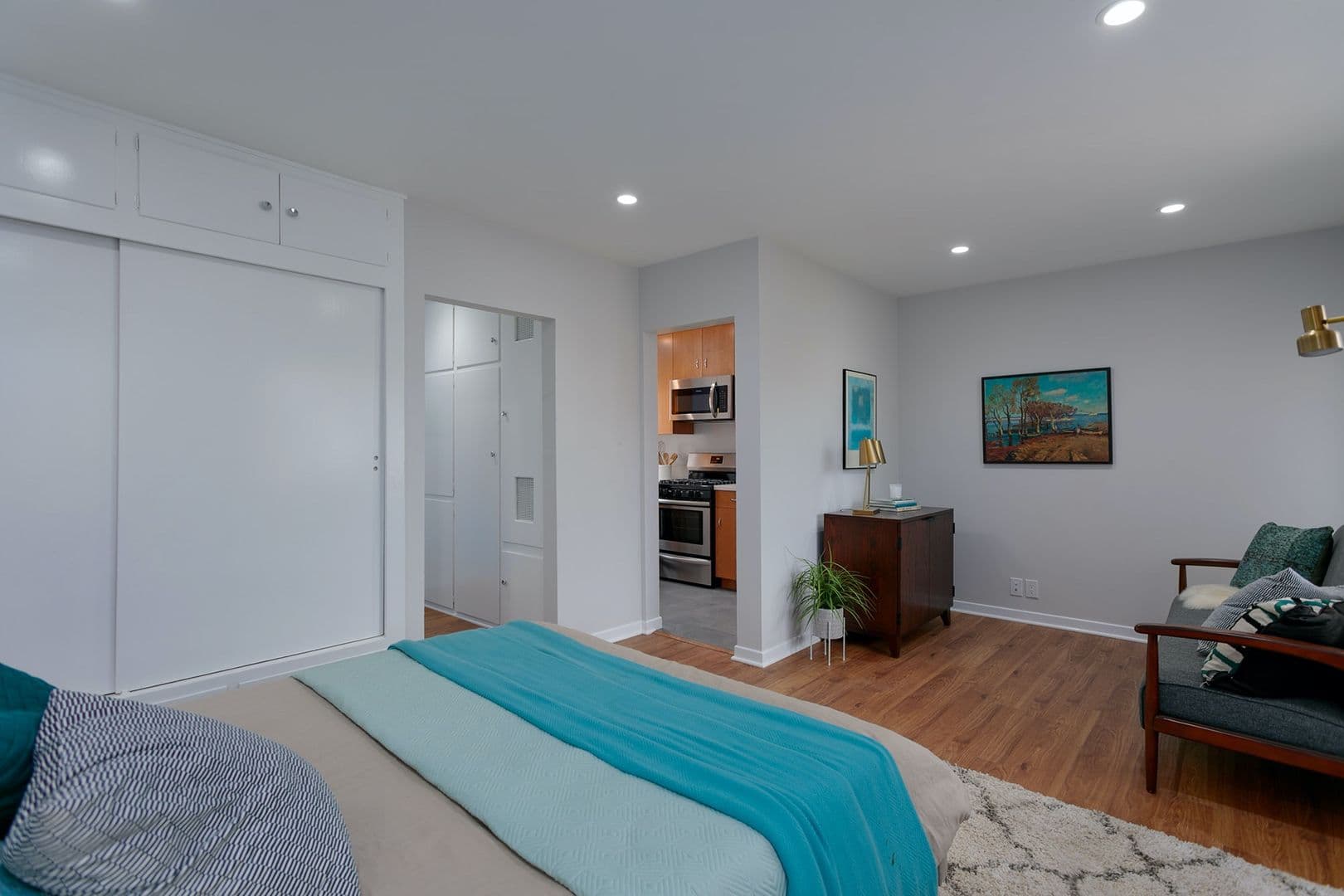 Pasadena Apartment: 530 S Los Robles Ave