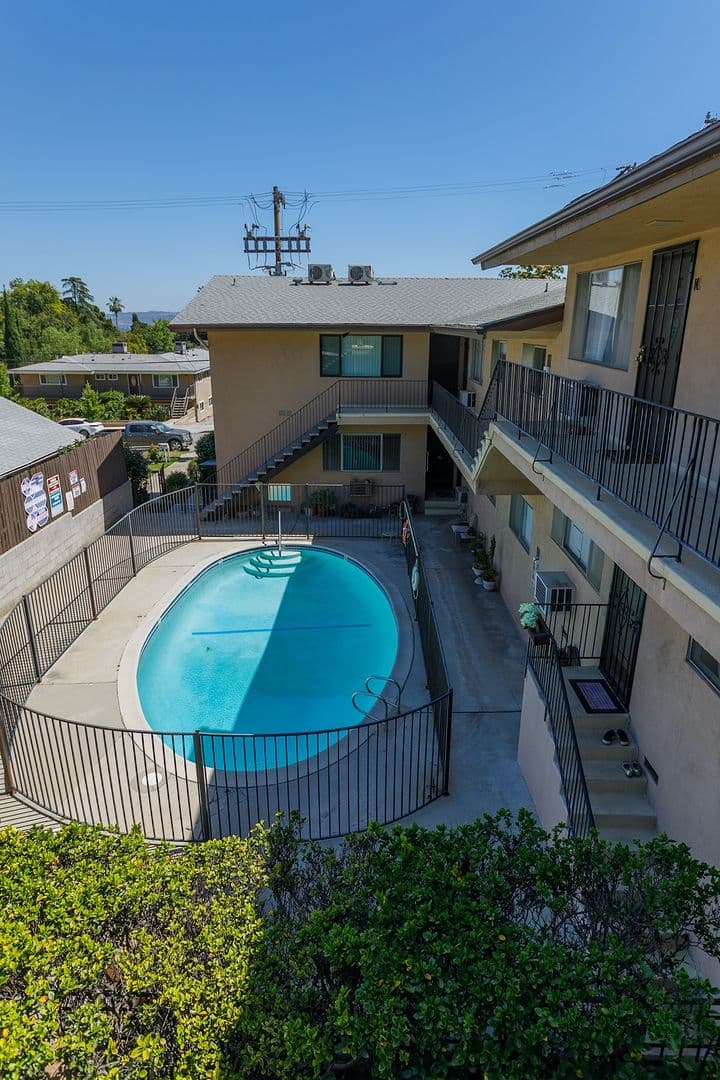 Sierra Madre Apartment: 51 Esperanza Ave