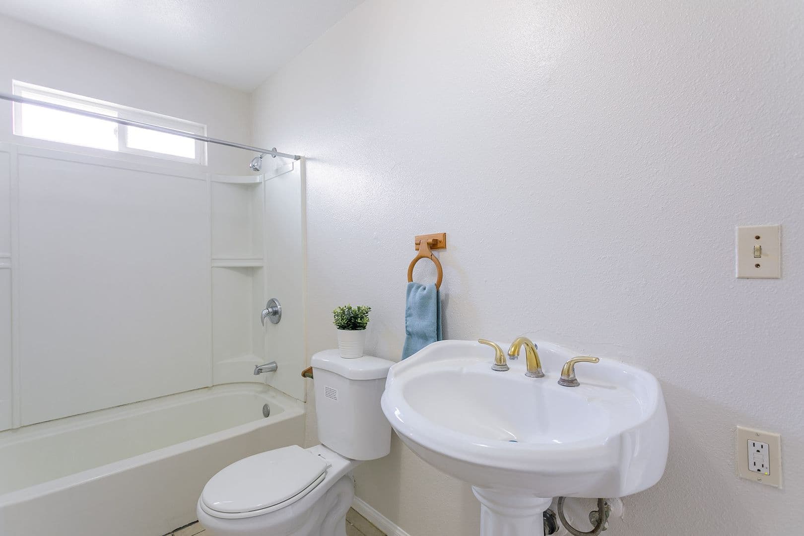 El Monte Apartment: 3720 Pine Ave