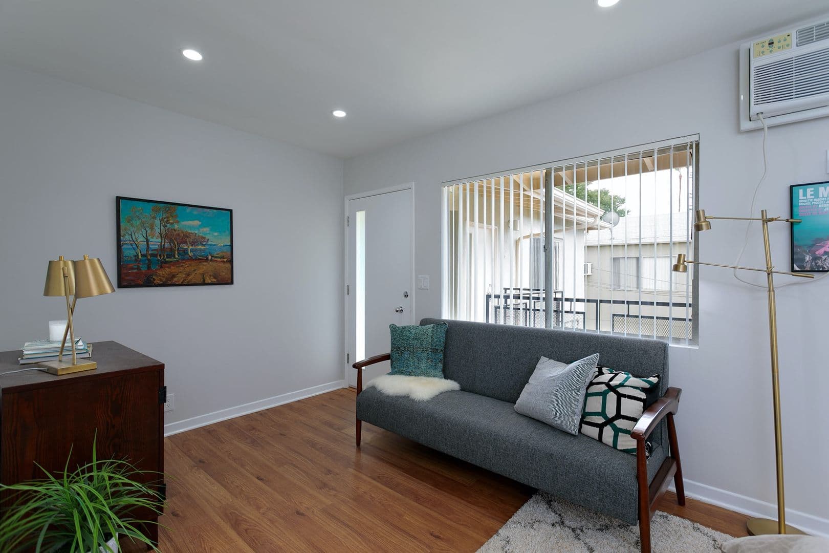 Pasadena Apartment: 530 S Los Robles Ave