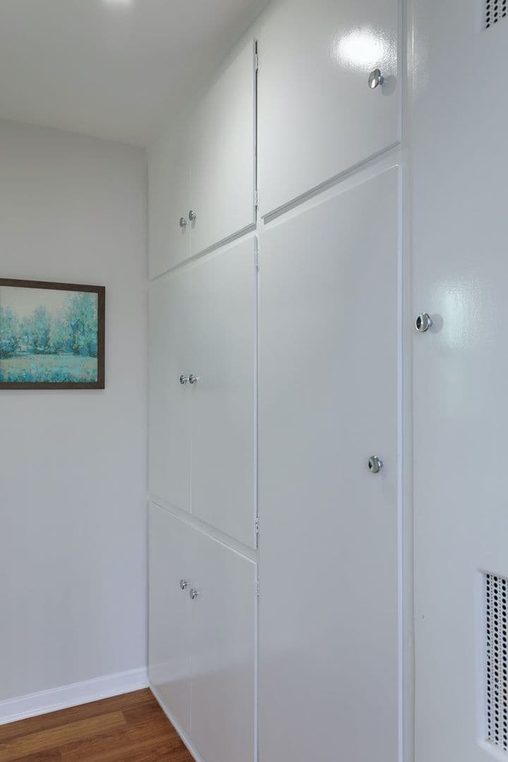 Pasadena Apartment: 530 S Los Robles Ave