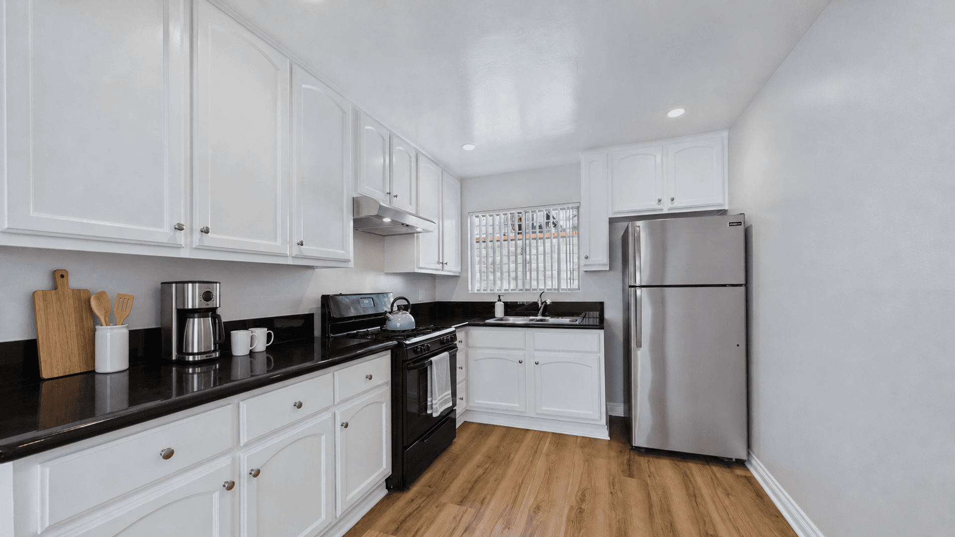 Duarte Apartment: 1318 Mountain Ave