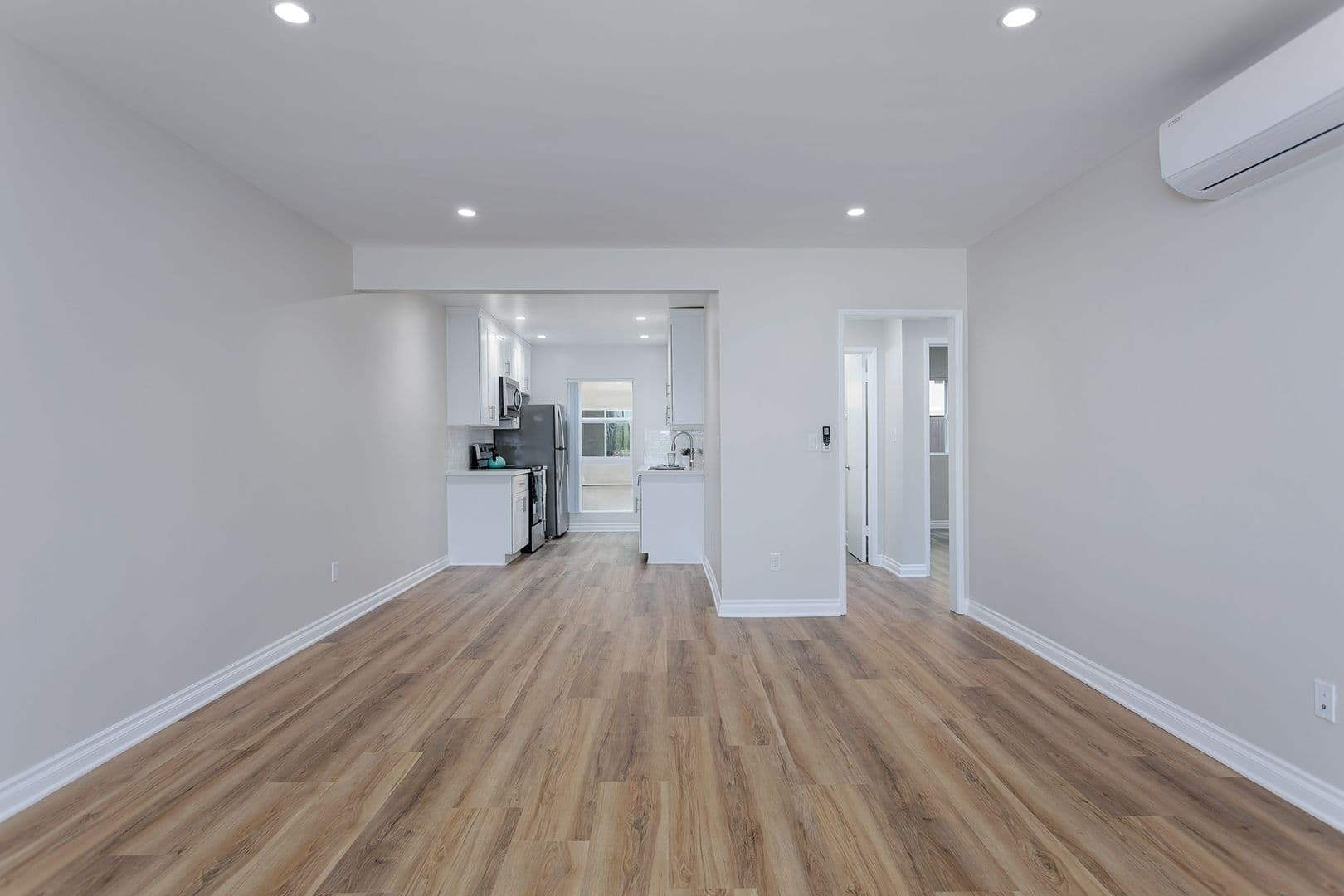 Sierra Madre Apartment: 51 Esperanza Ave