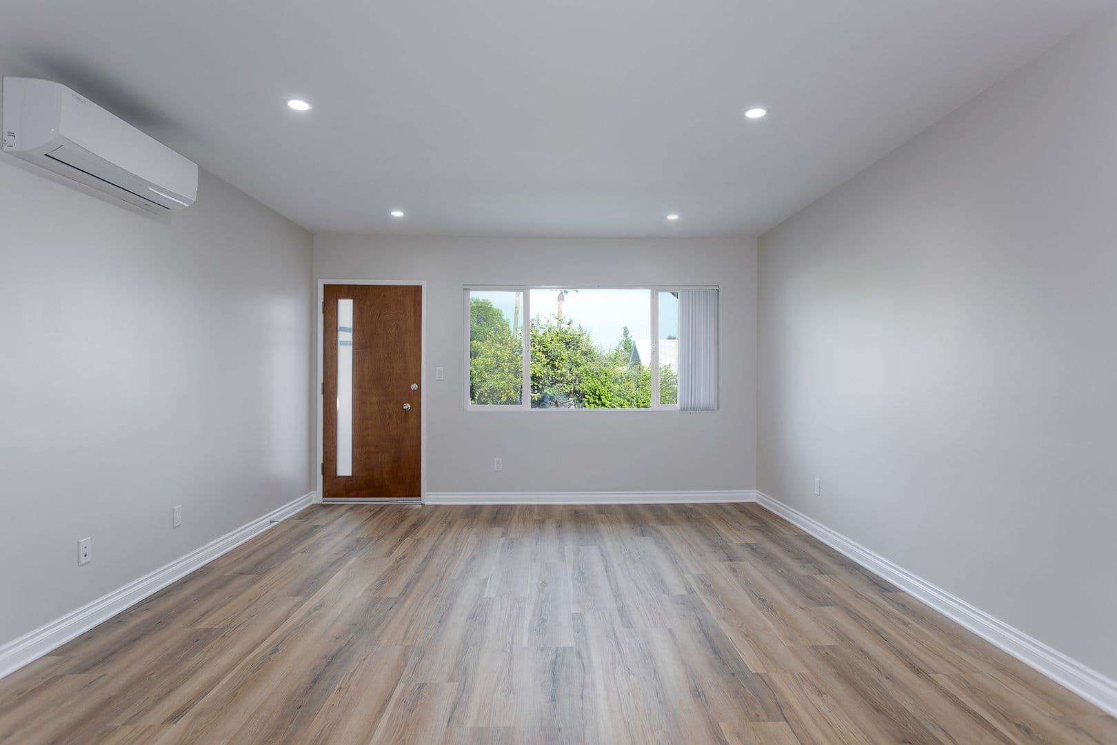Sierra Madre Apartment: 51 Esperanza Ave