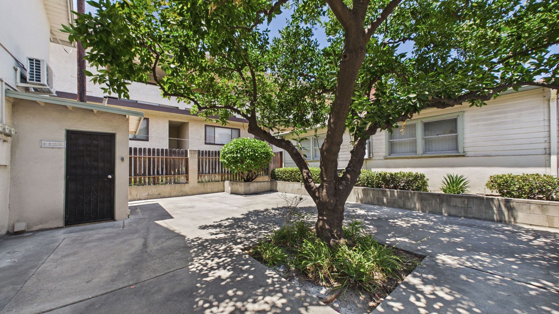 Monrovia Apartment: 733 W Duarte Rd