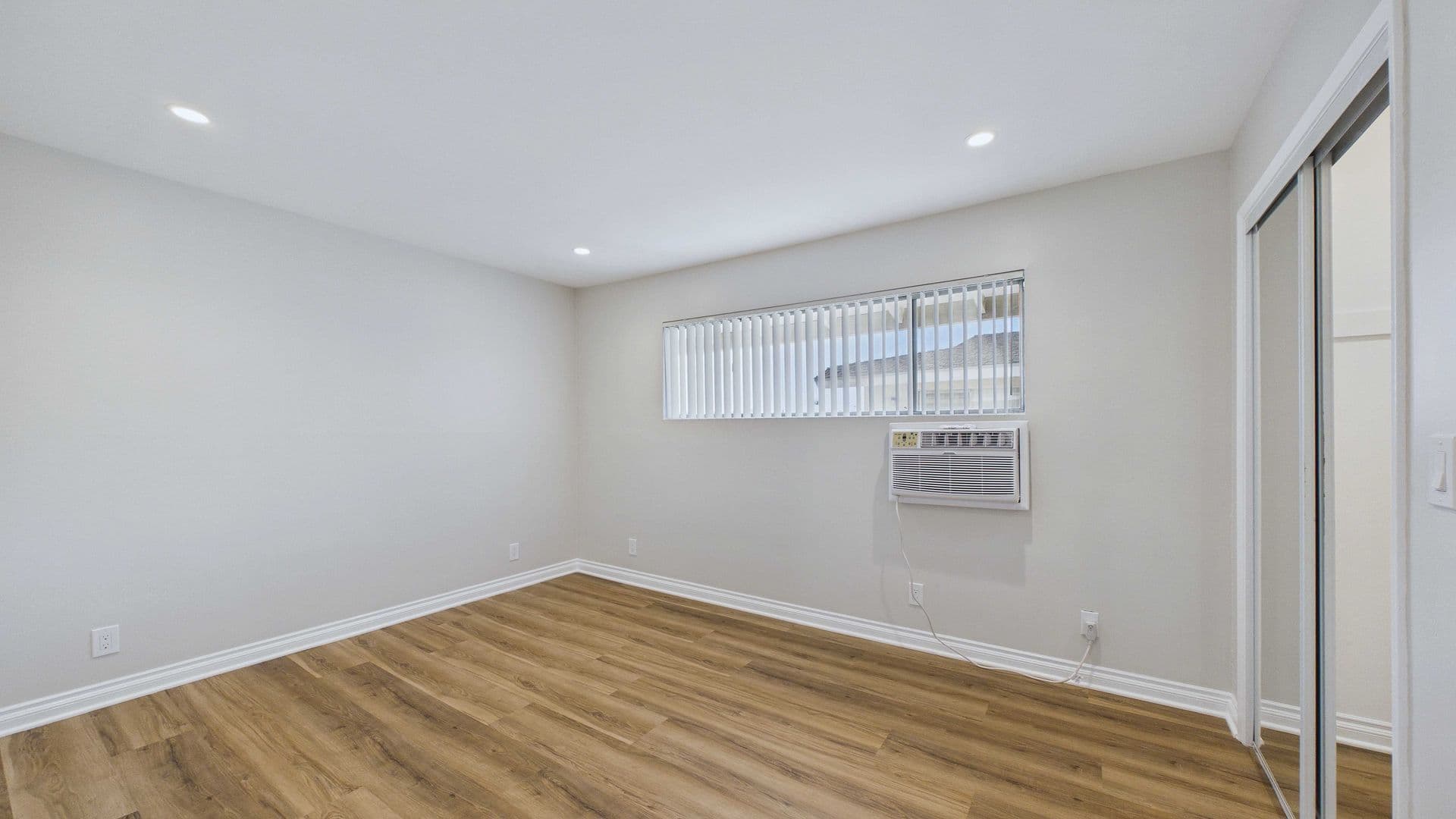 Duarte Apartment: 1318 Mountain Ave