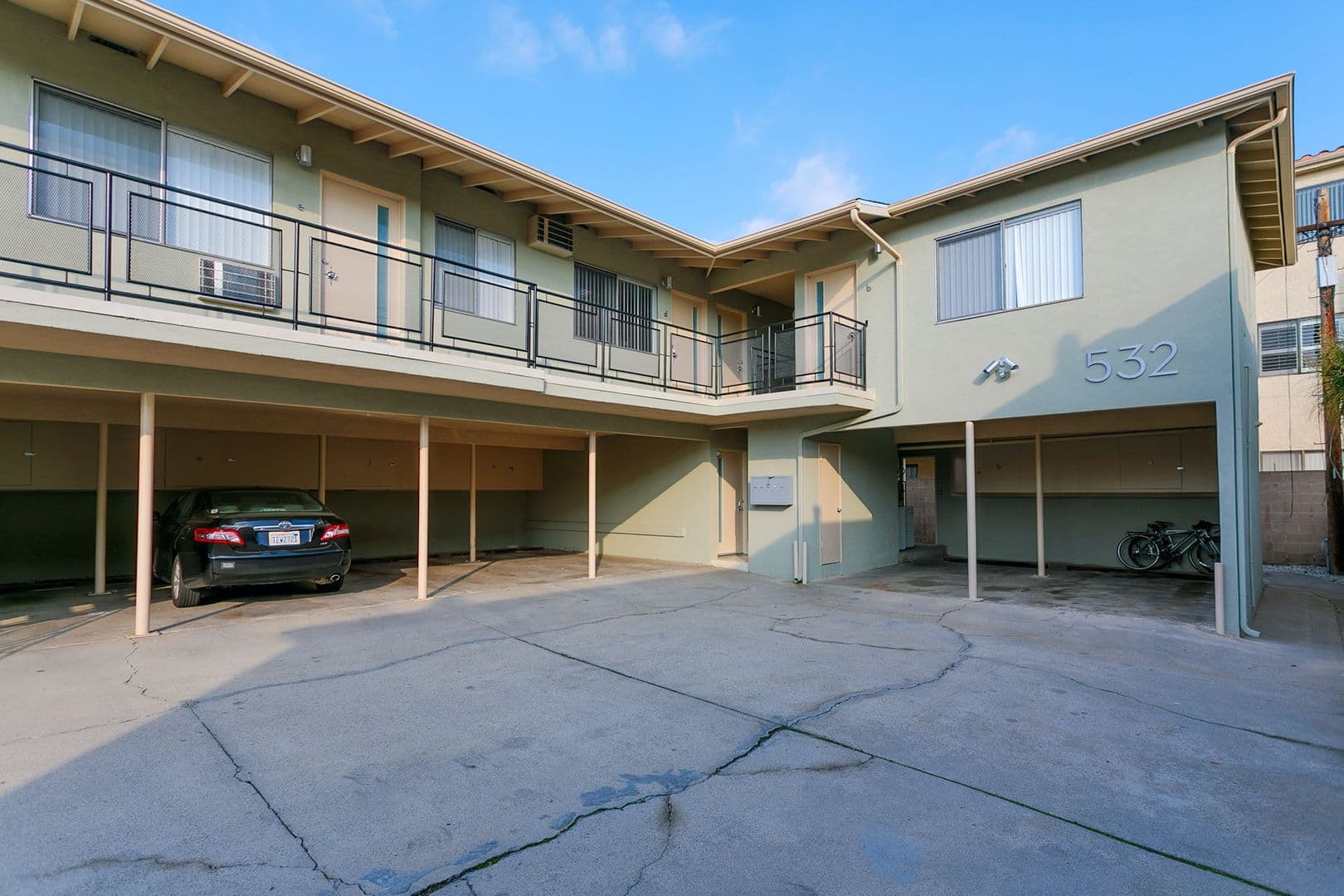 Pasadena Apartment: 530 S Los Robles Ave