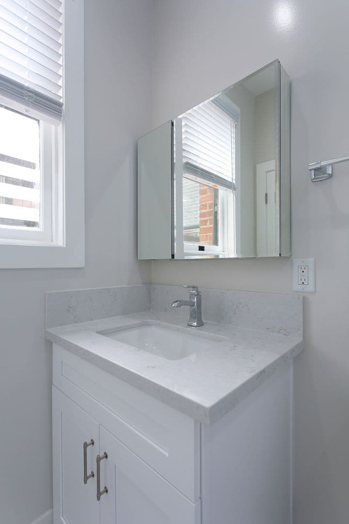 Pasadena Apartment: 149 S Los Robles Ave