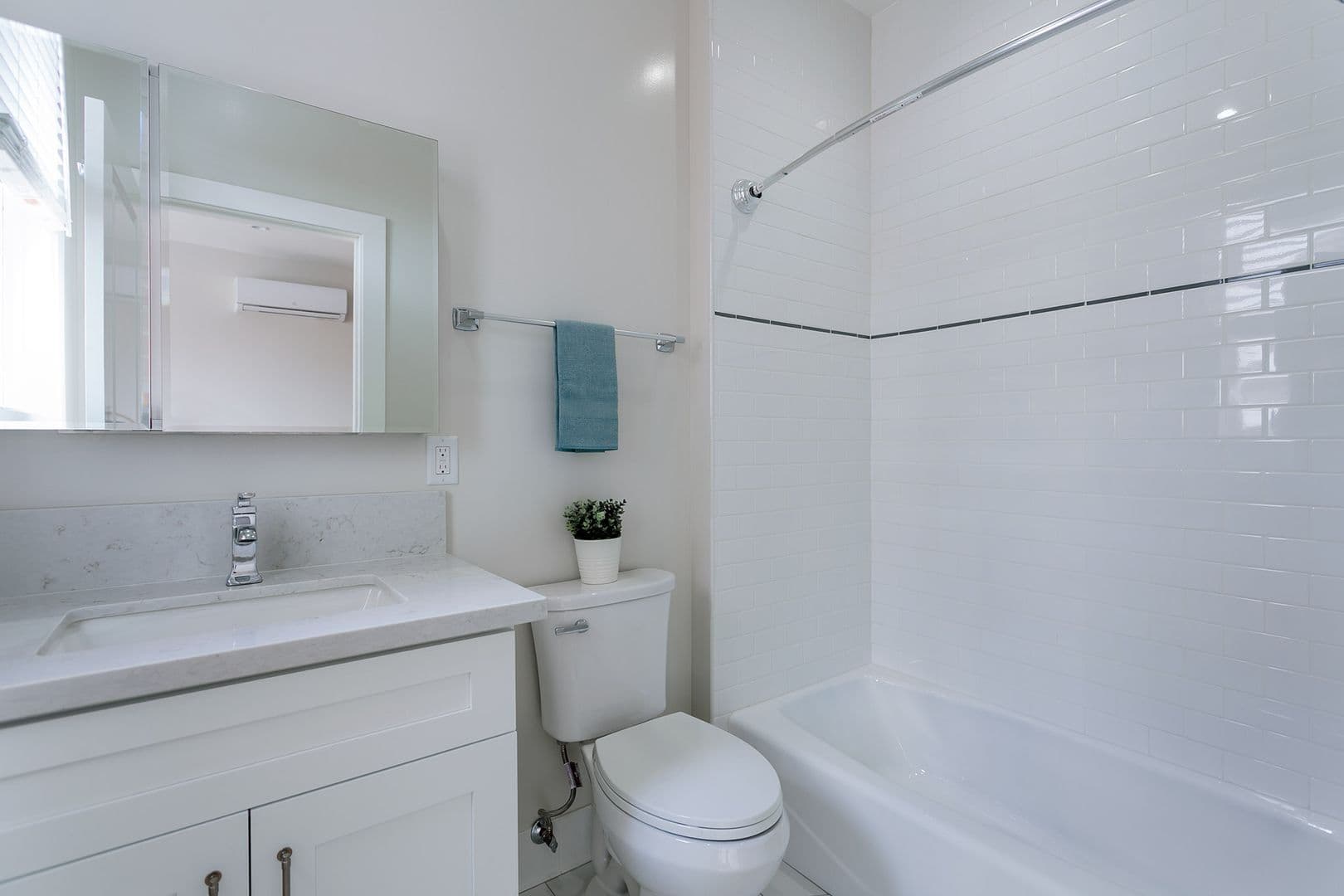 Pasadena Apartment: 149 S Los Robles Ave