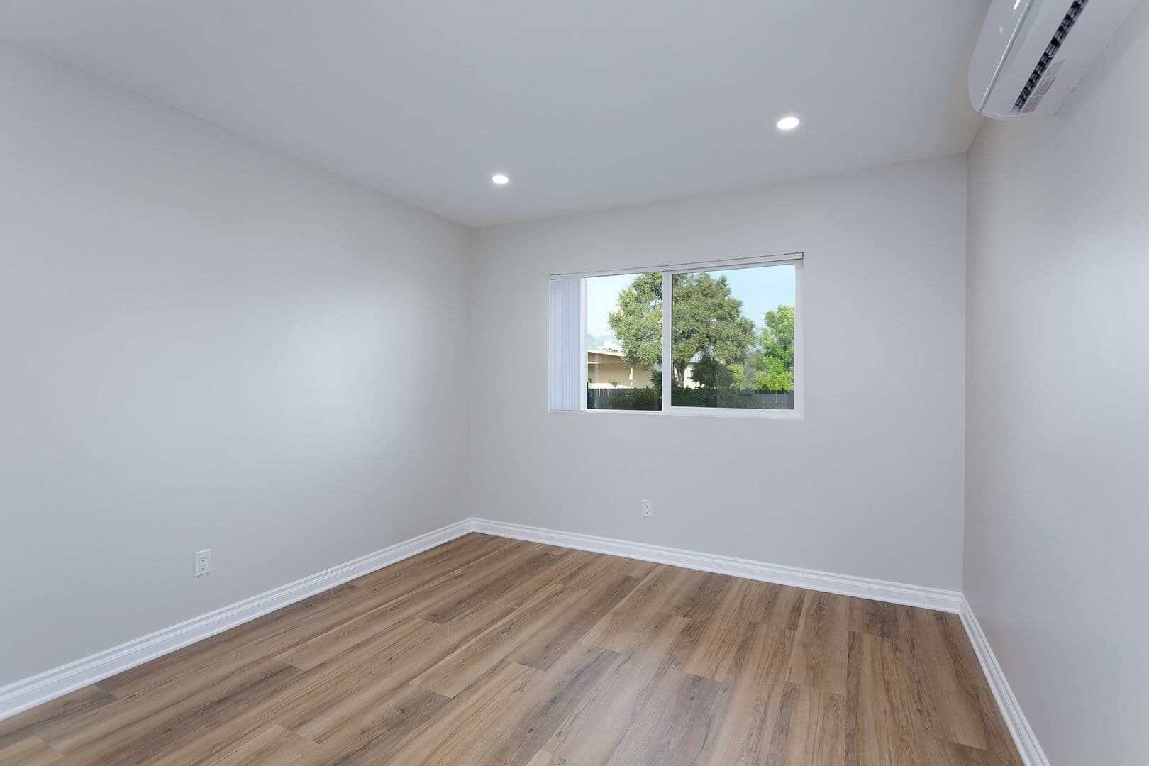 Sierra Madre Apartment: 51 Esperanza Ave