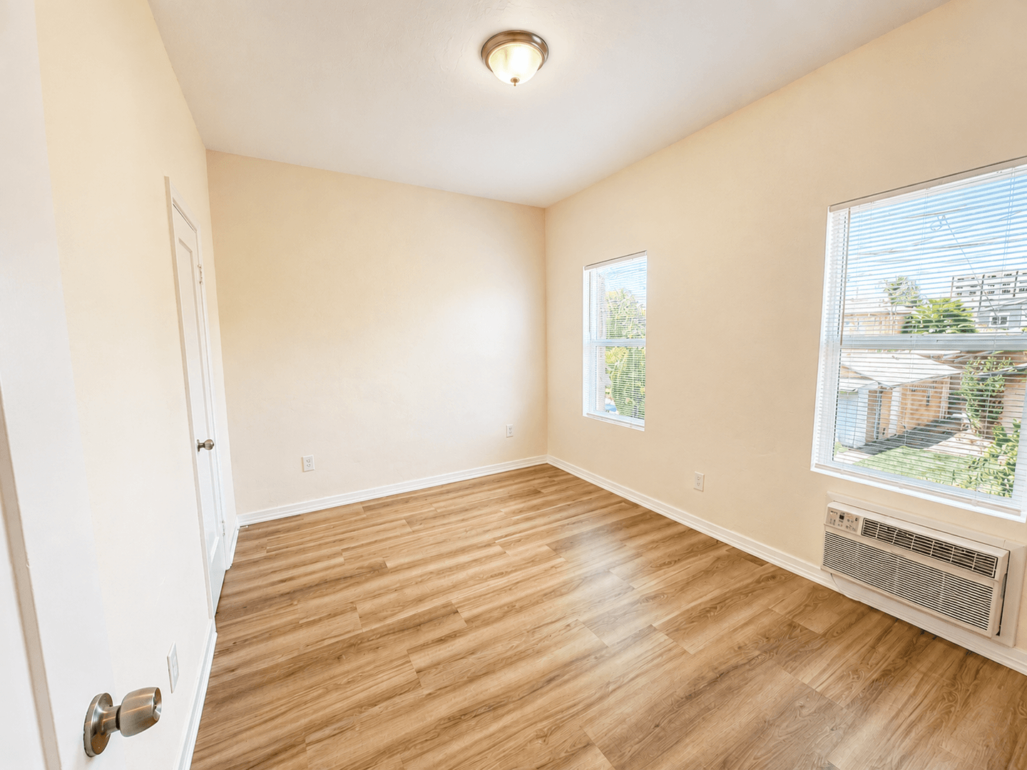 Long Beach Apartment: 1409-1415 Warren Ave
