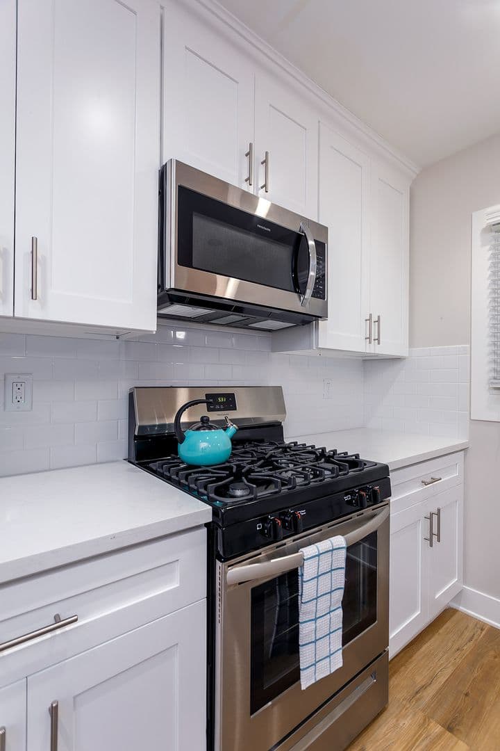 Pasadena Apartment: 156 S Oakland Ave