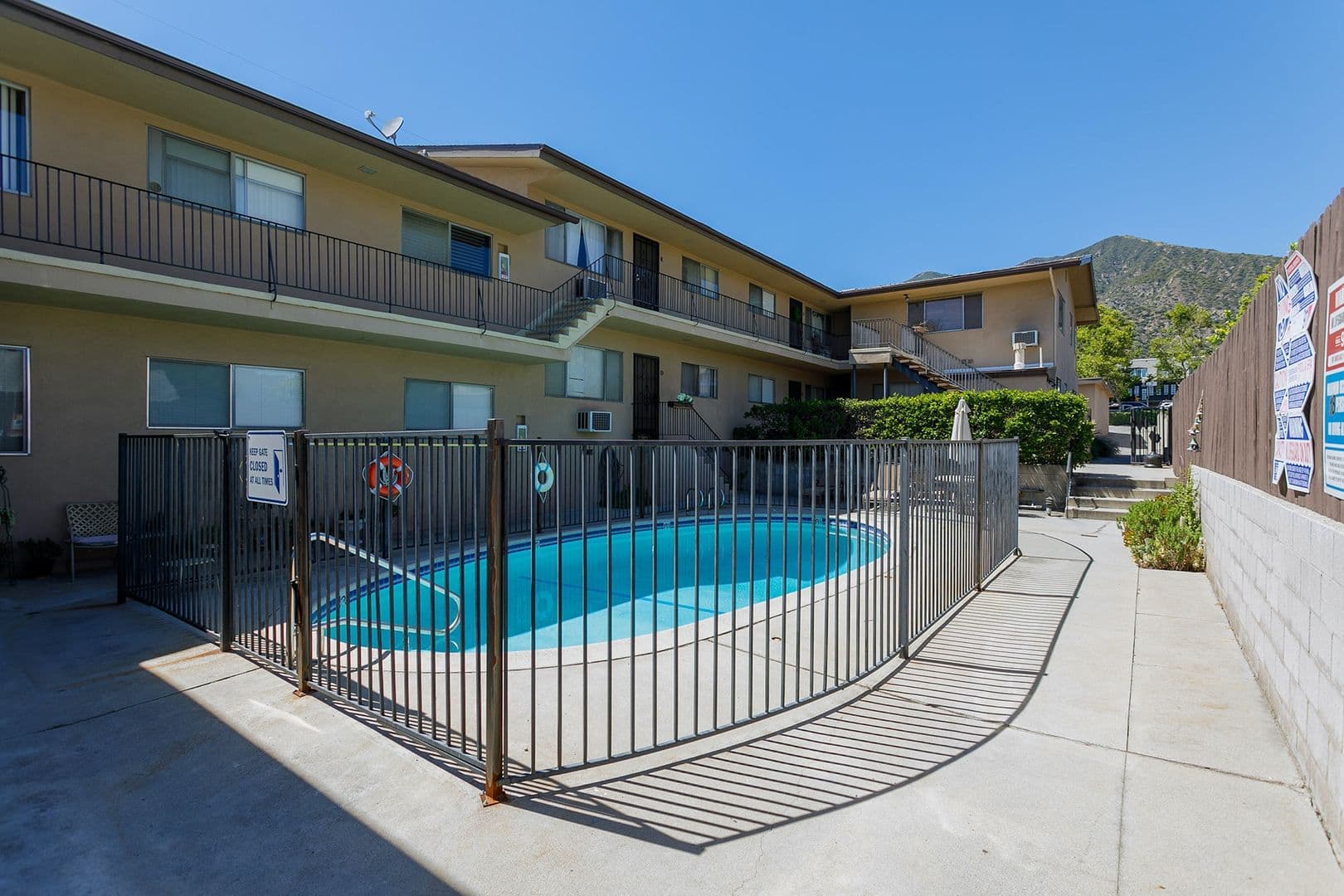 Sierra Madre Apartment: 51 Esperanza Ave