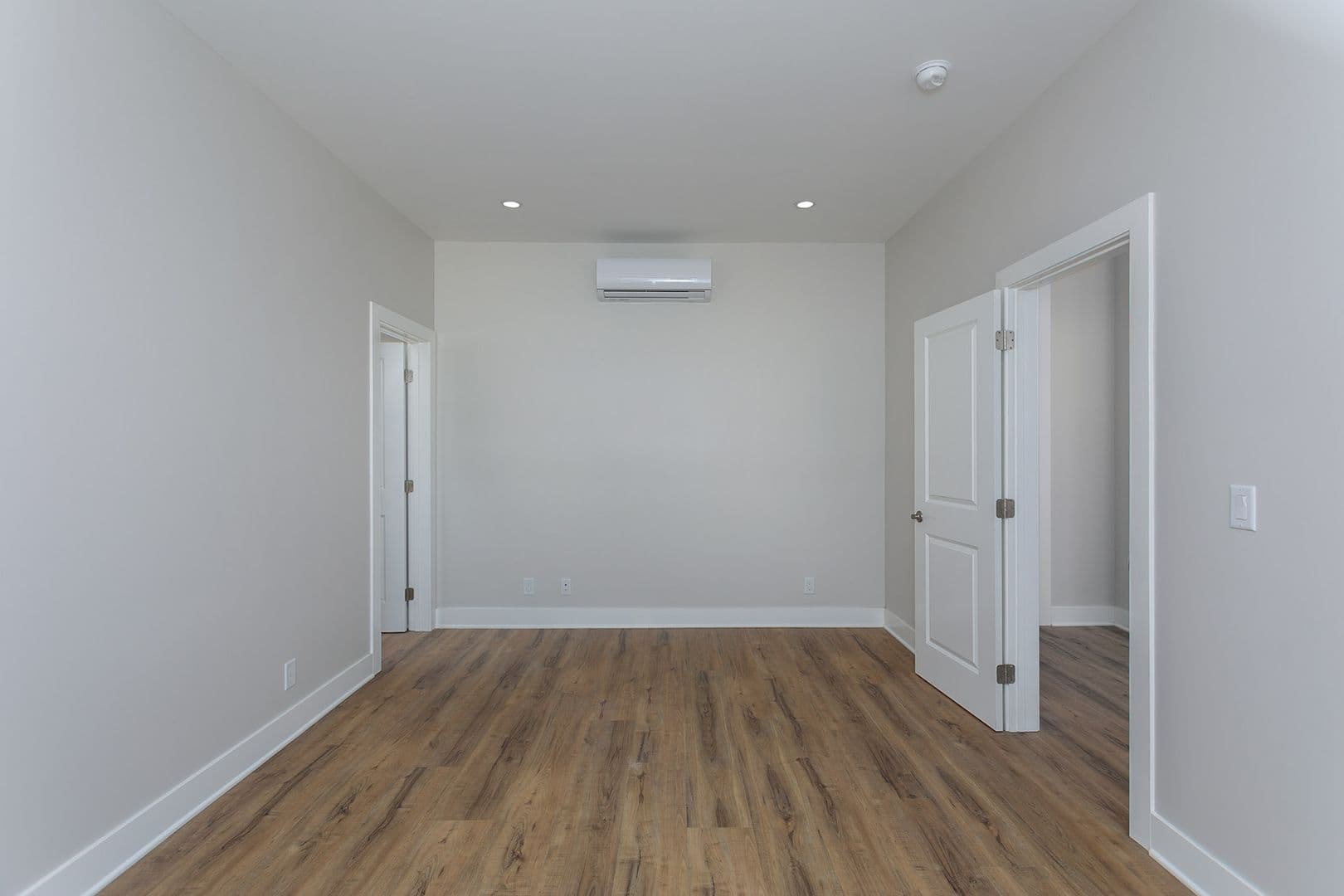 Pasadena Apartment: 149 S Los Robles Ave