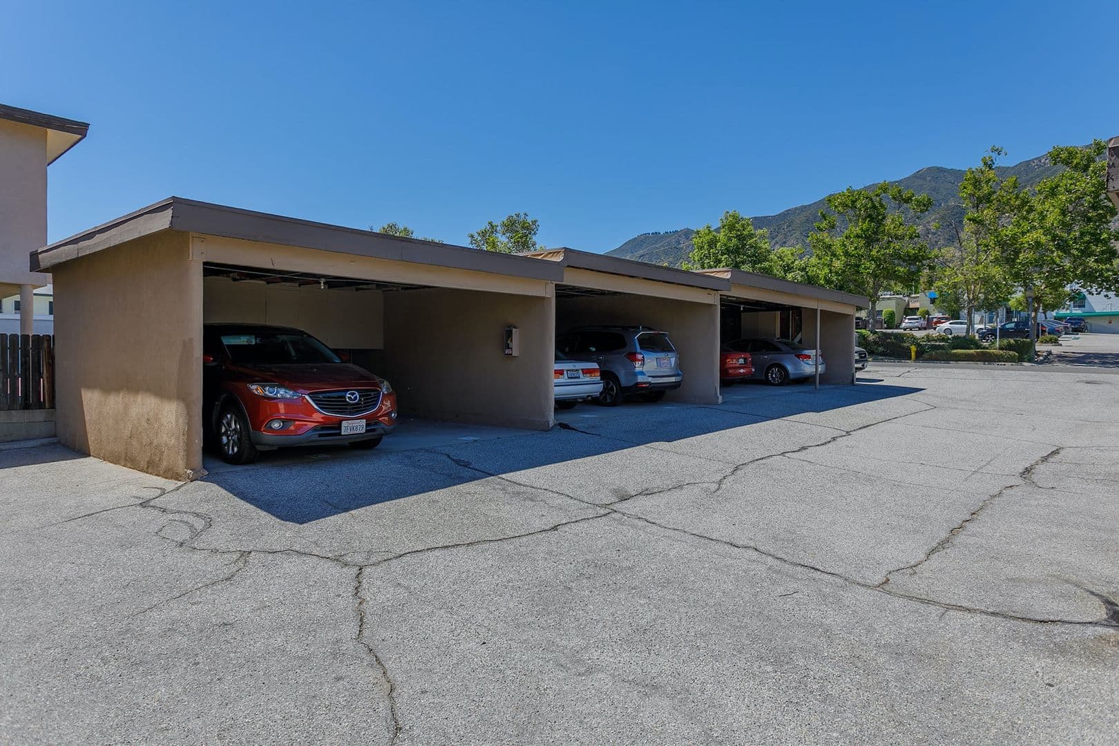 Sierra Madre Apartment: 51 Esperanza Ave