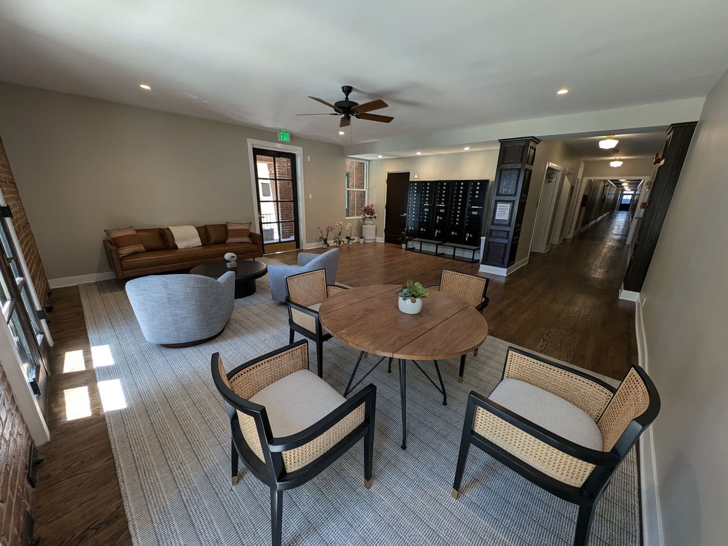 Pasadena Apartment: 149 S Los Robles Ave