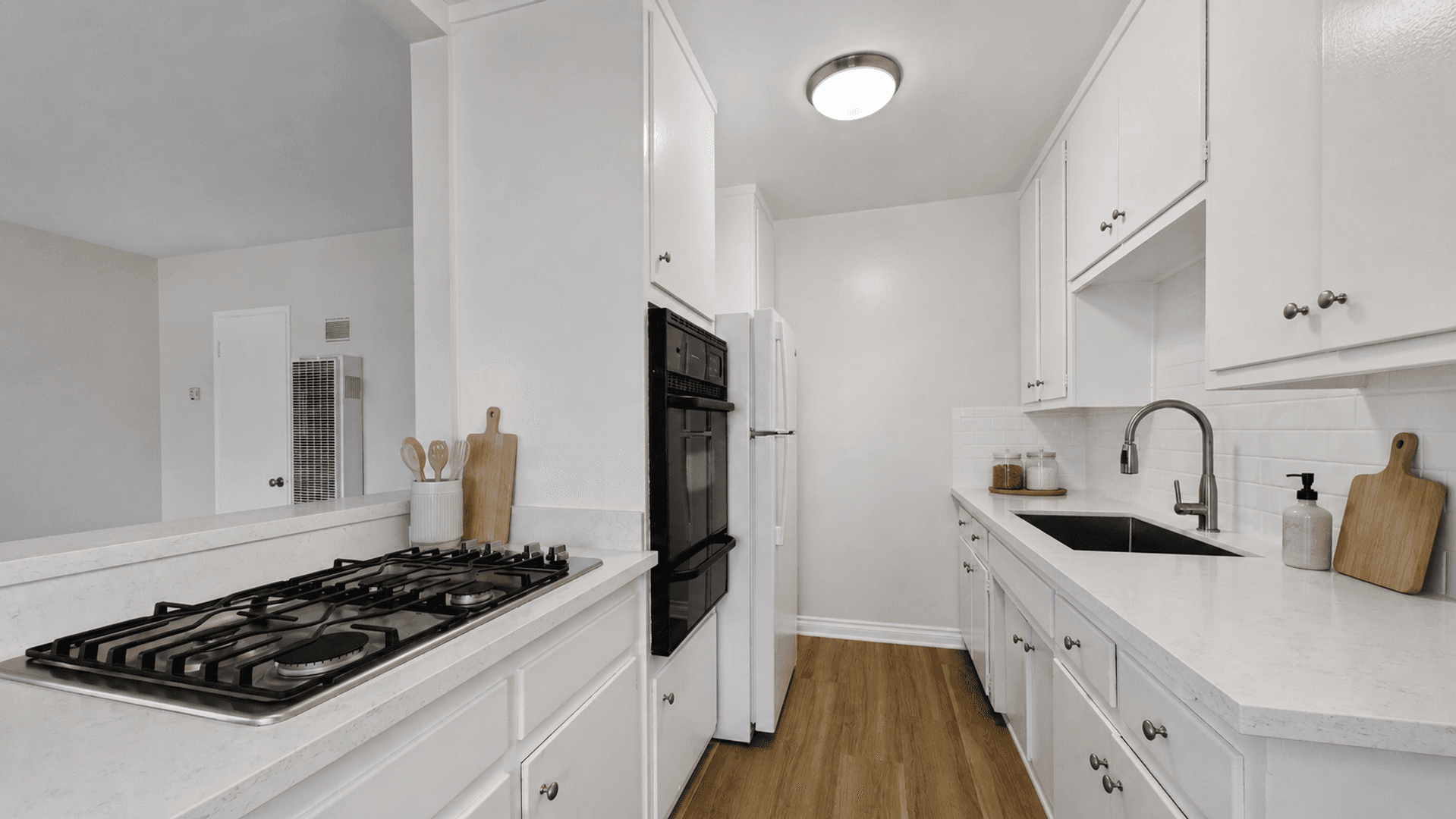 Monrovia Apartment: 733 W Duarte Rd