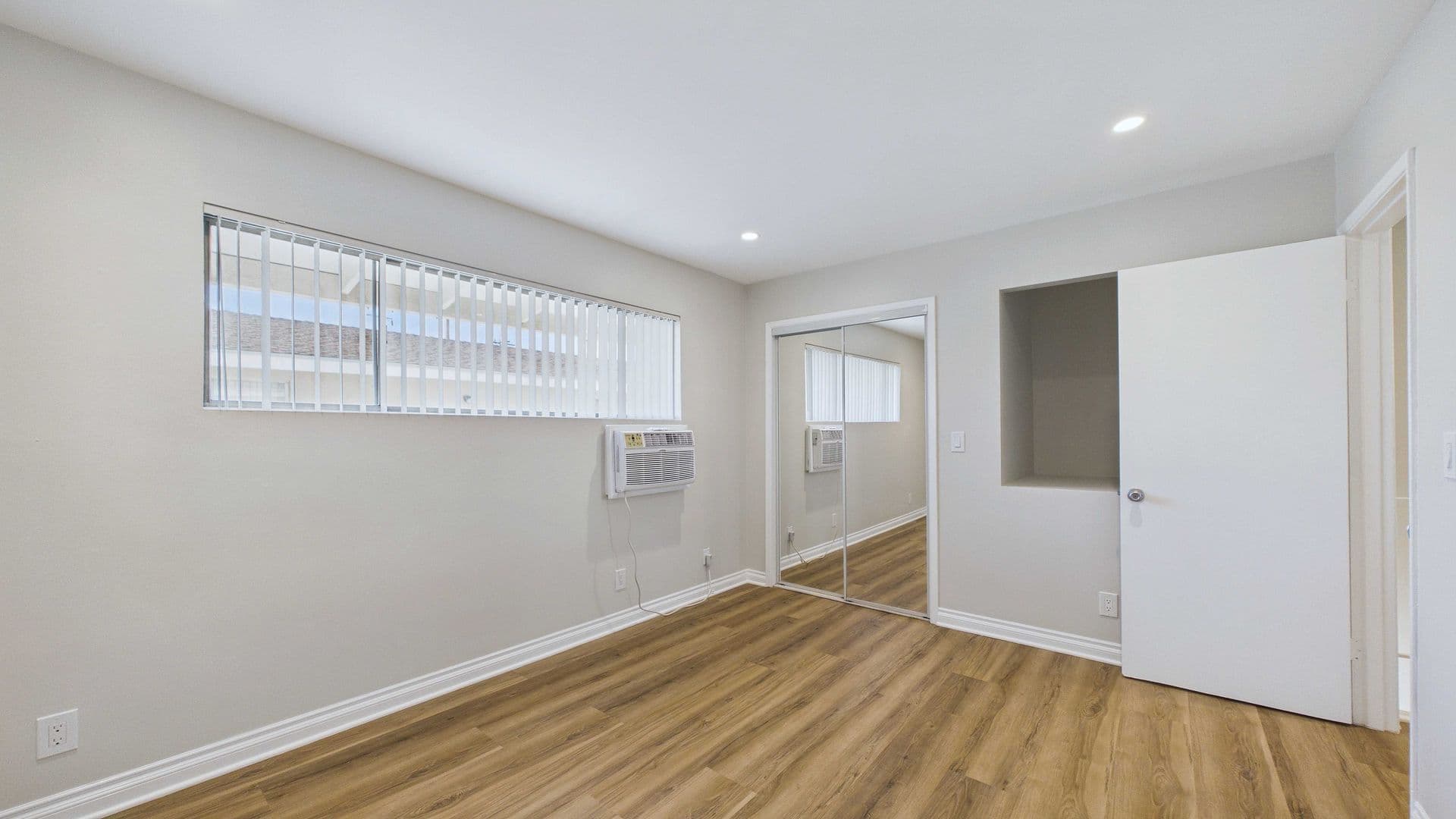 Duarte Apartment: 1318 Mountain Ave