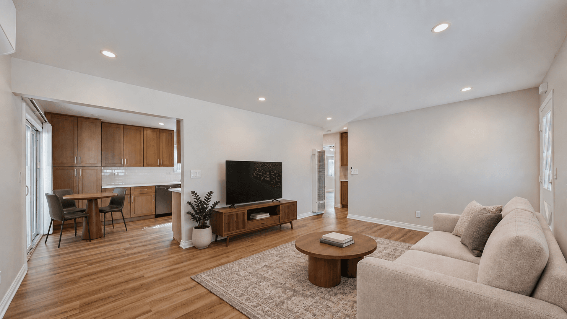 Glendora Apartment: 558 E Lemon Ave