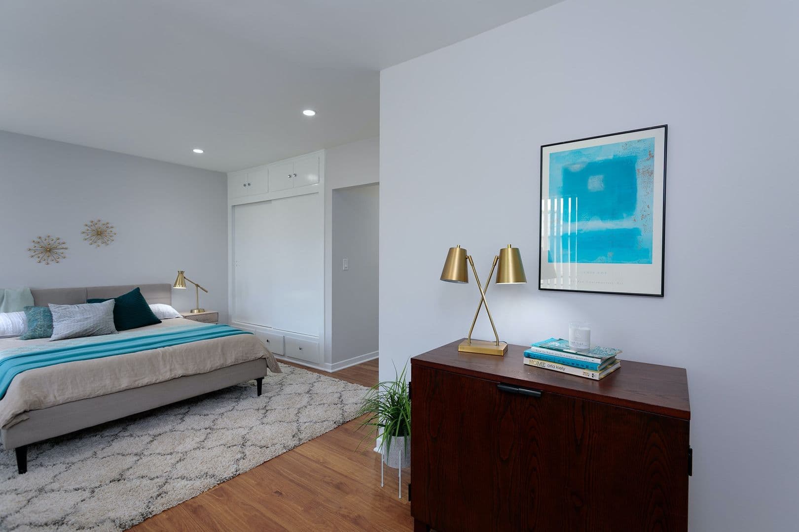 Pasadena Apartment: 530 S Los Robles Ave
