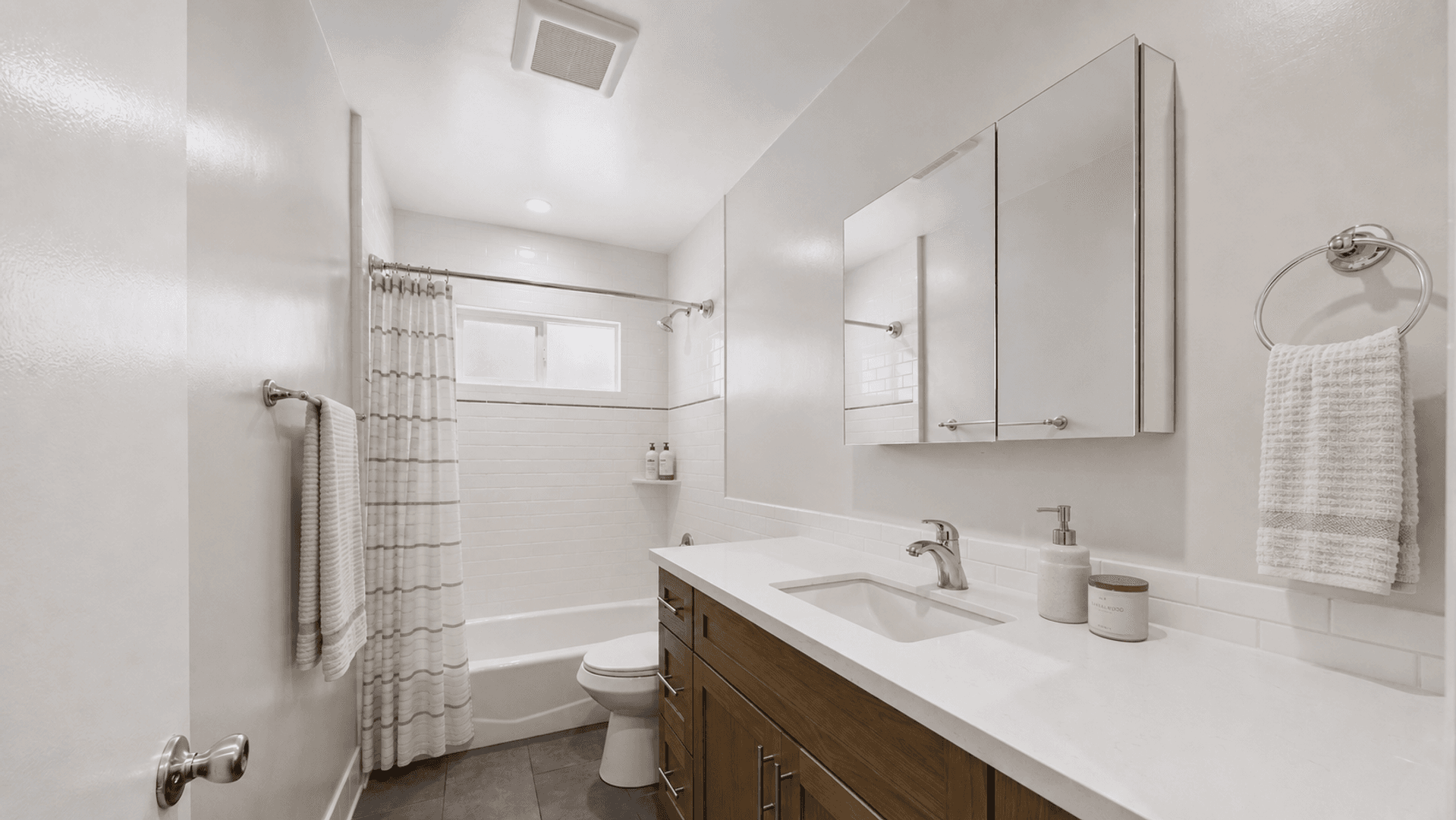 Sierra Madre Apartment: 51 Esperanza Ave