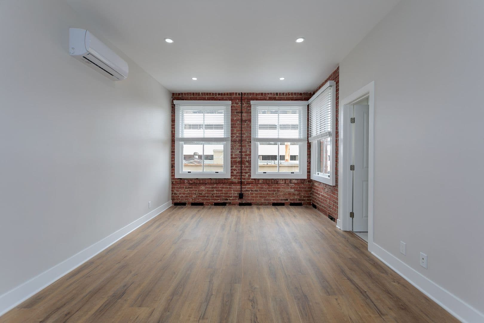 Pasadena Apartment: 149 S Los Robles Ave