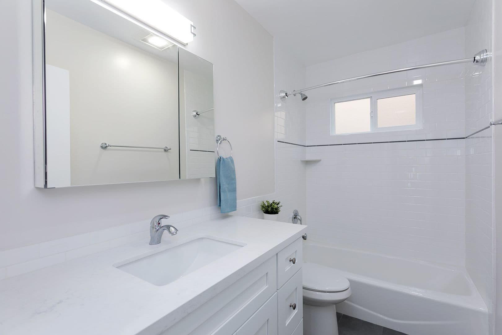 Sierra Madre Apartment: 51 Esperanza Ave