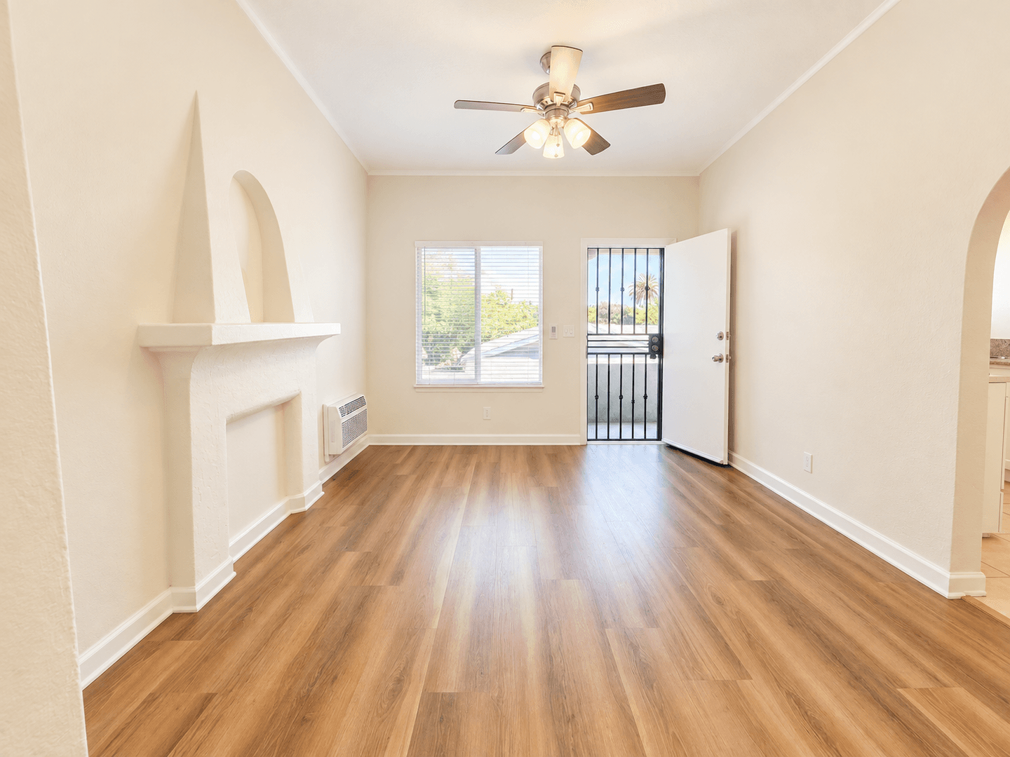 Long Beach Apartment: 1409-1415 Warren Ave