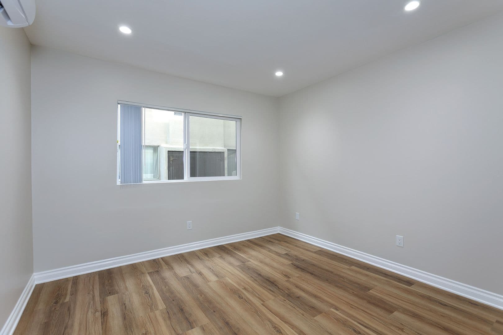 Sierra Madre Apartment: 51 Esperanza Ave