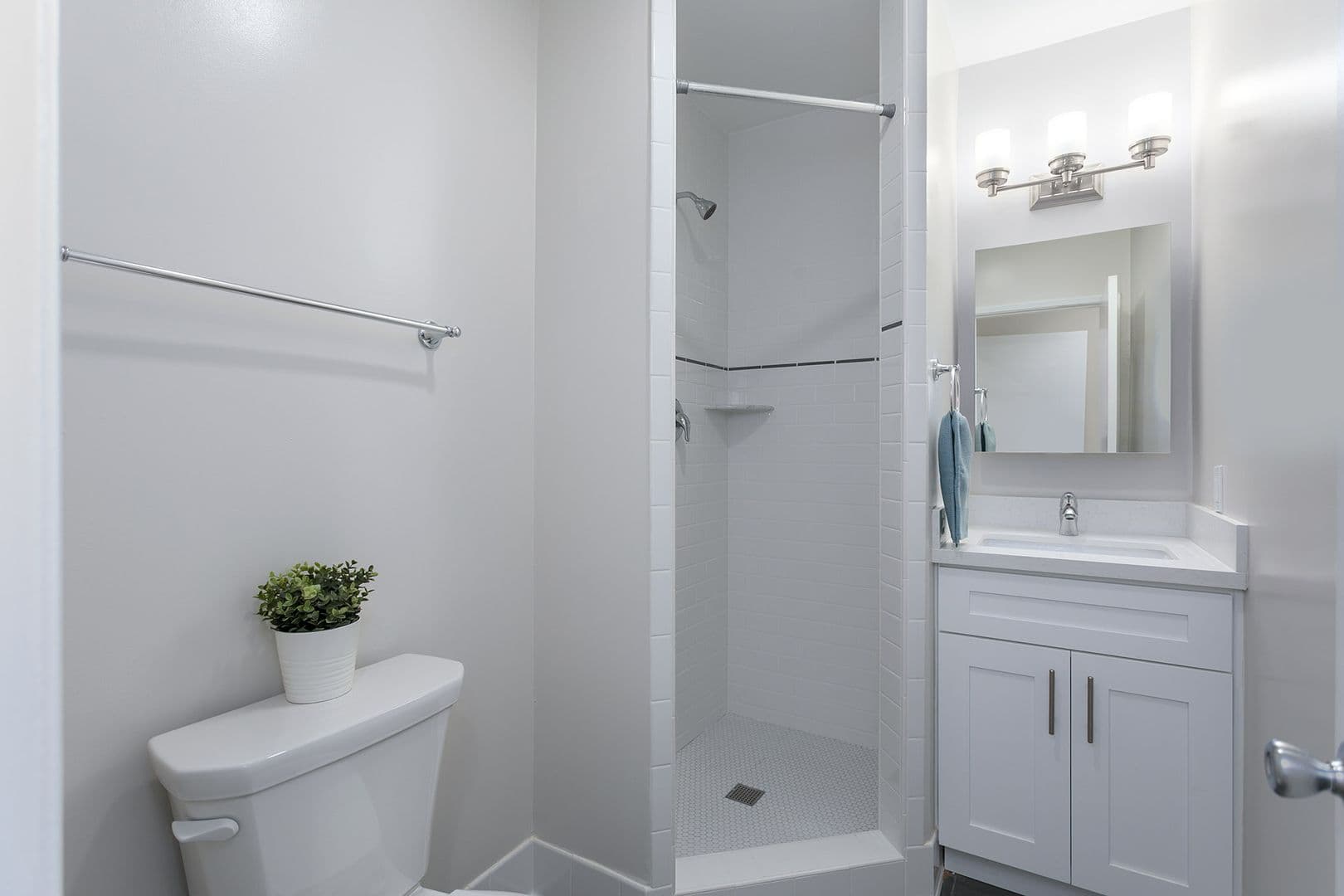 Sierra Madre Apartment: 51 Esperanza Ave