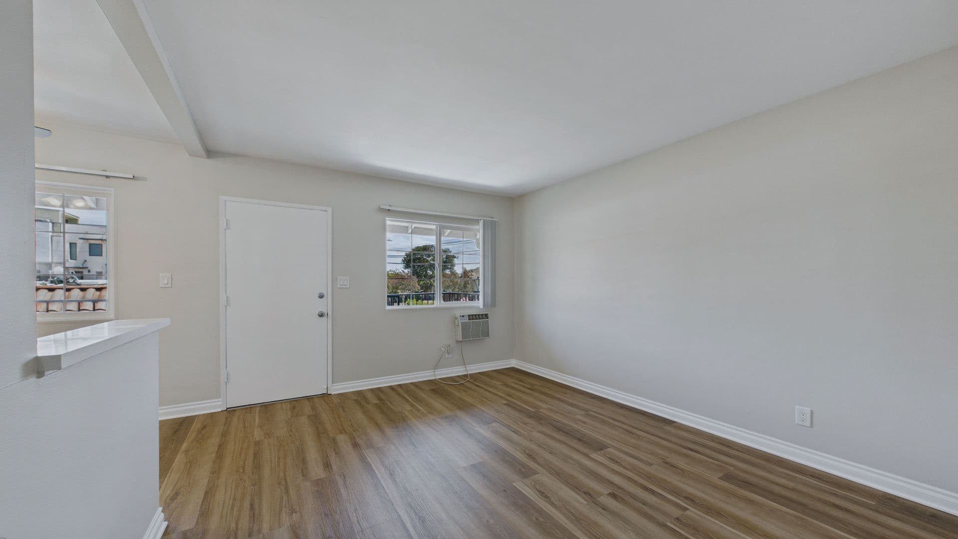 Monrovia Apartment: 733 W Duarte Rd