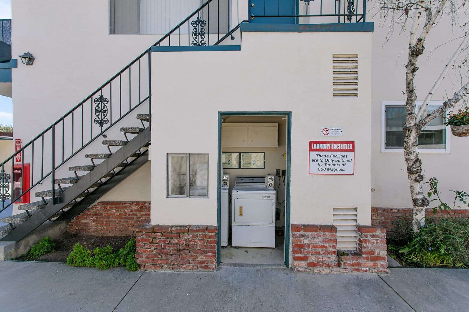 Pasadena Apartment: 888 Magnolia Ave