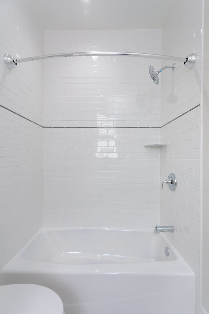 Pasadena Apartment: 149 S Los Robles Ave