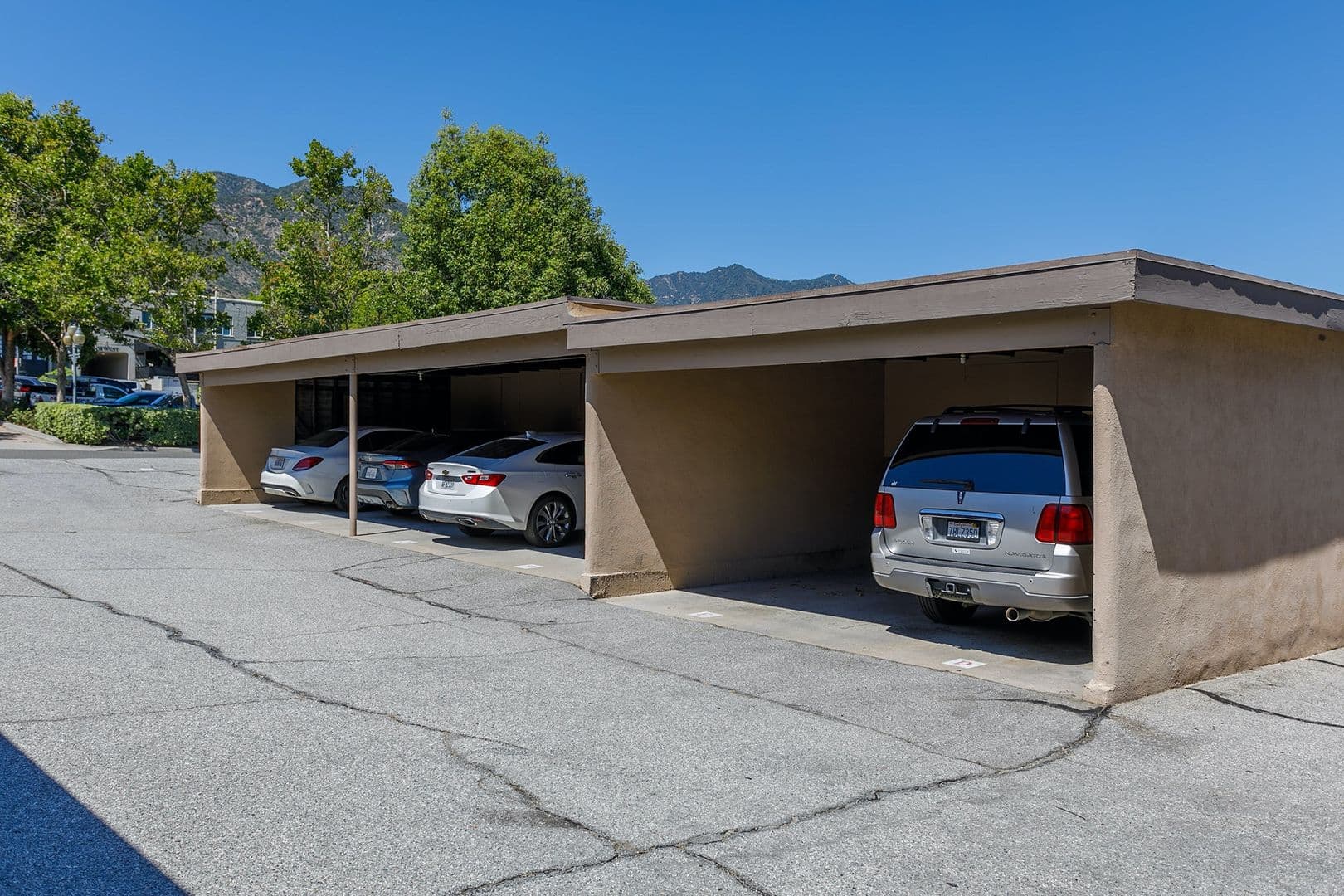 Sierra Madre Apartment: 51 Esperanza Ave