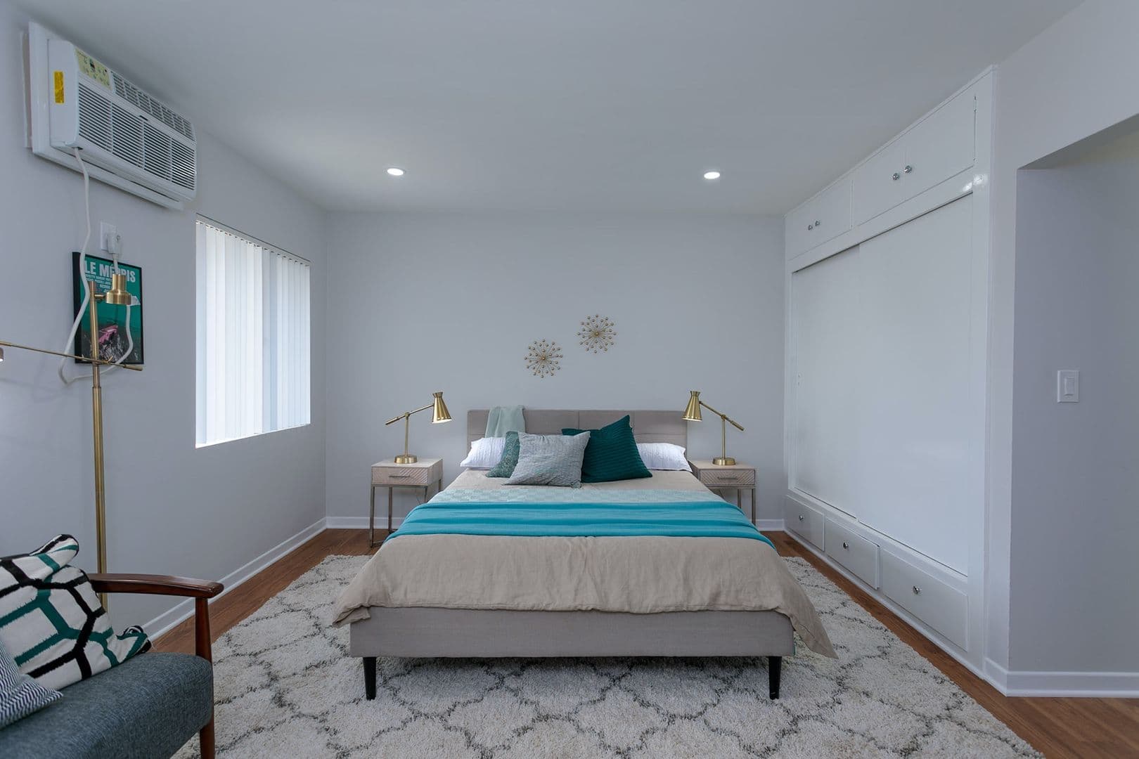 Pasadena Apartment: 530 S Los Robles Ave