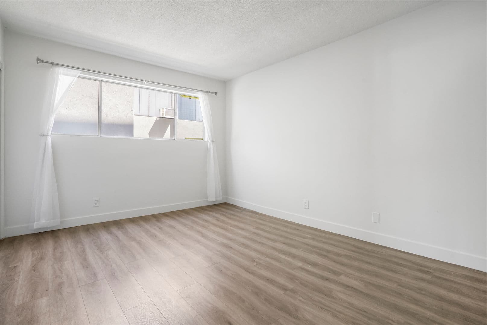 West Hollywood Apartment: 1030 N Orange Grove Ave.