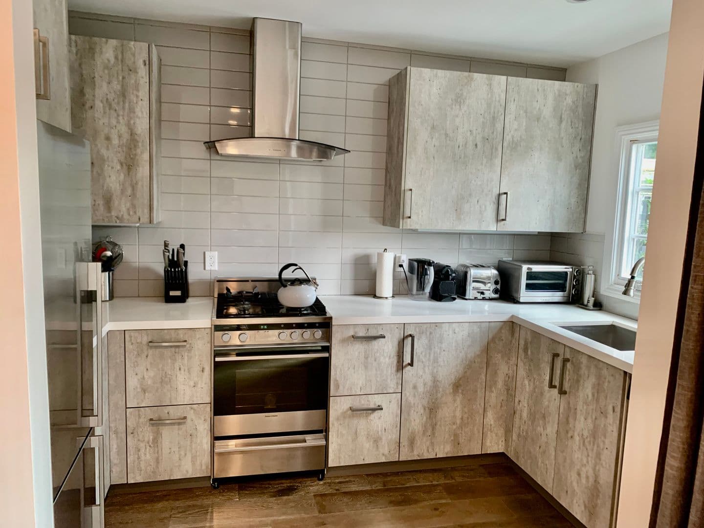 West Hollywood Apartment: 1105 Alta Loma Rd