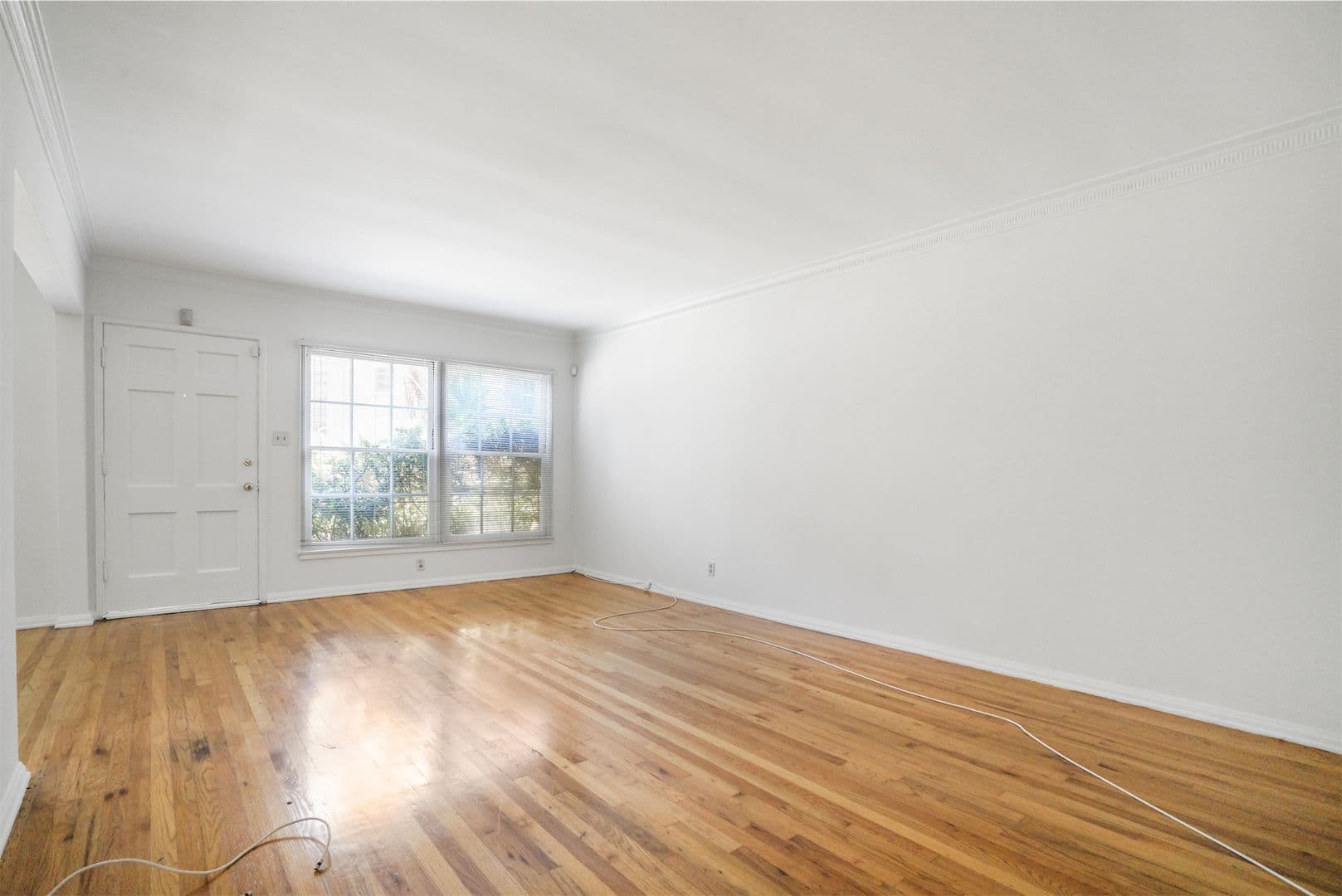 West Hollywood Apartment: 8551-8561 Holloway Dr