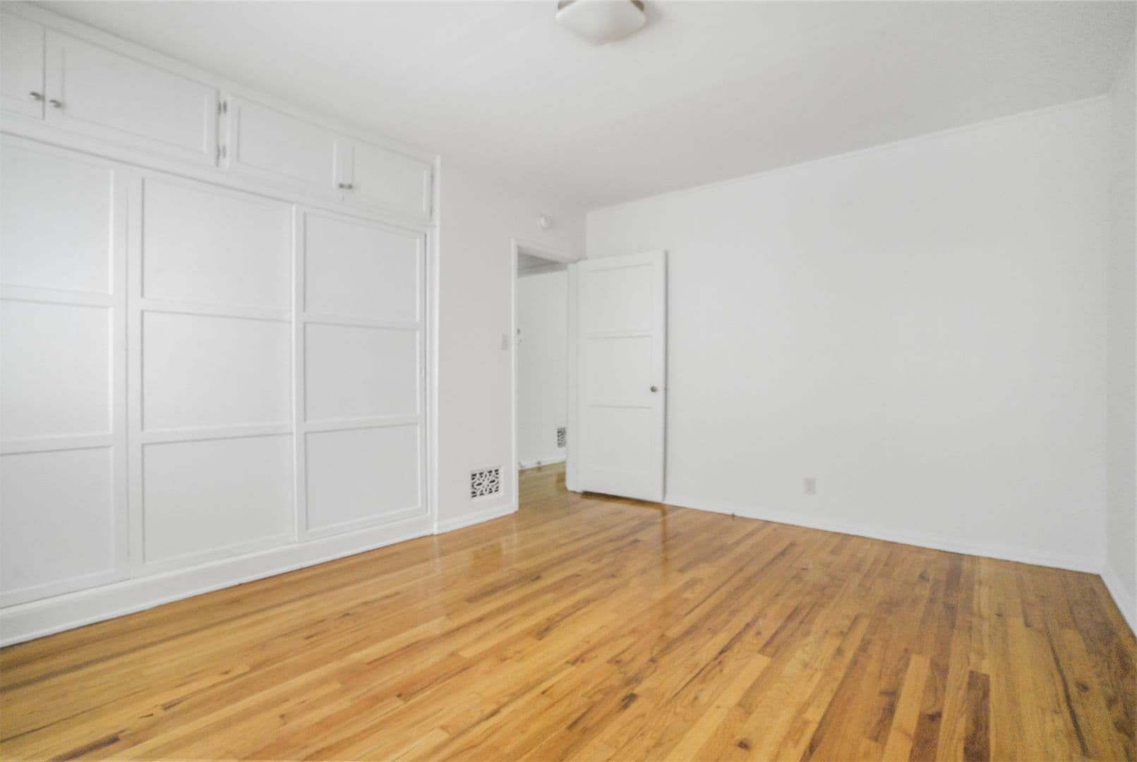 West Hollywood Apartment: 8551-8561 Holloway Dr
