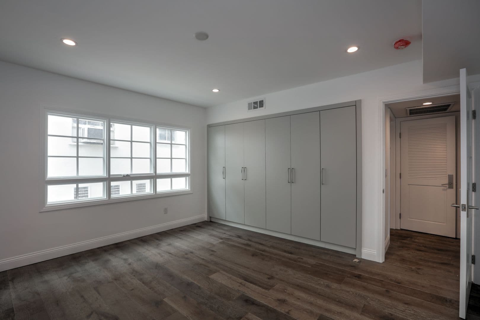 West Hollywood Apartment: 1105 Alta Loma Rd