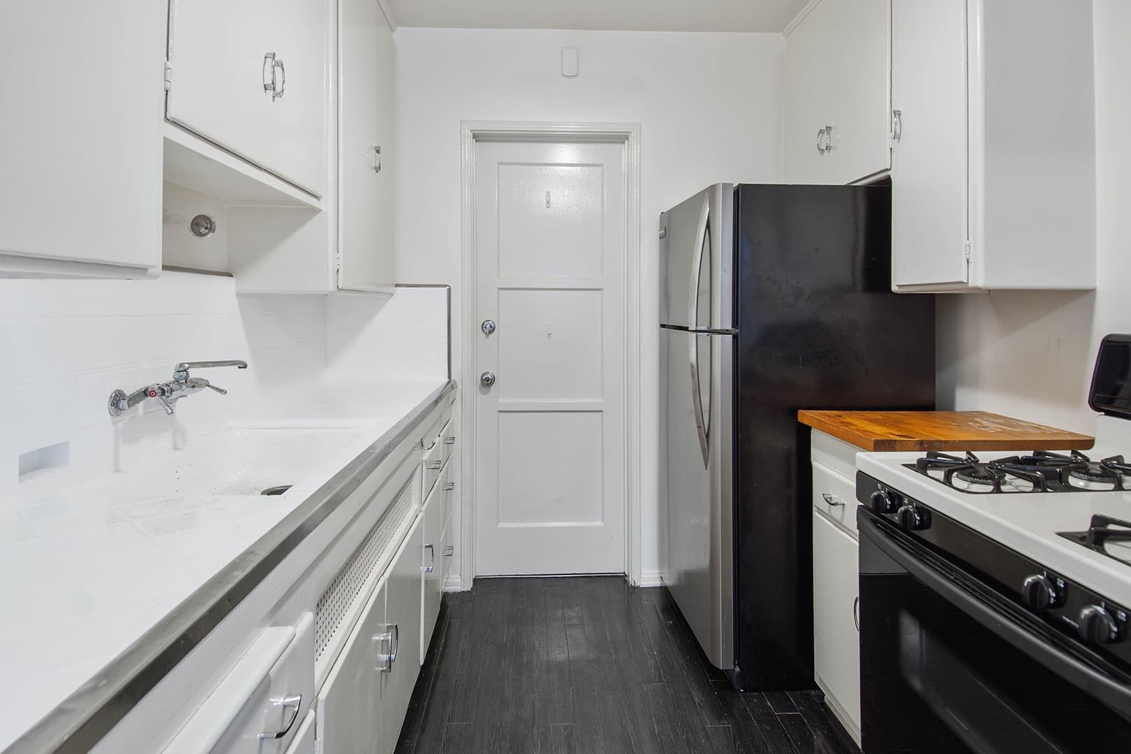 West Hollywood Apartment: 8563-8569 Holloway Dr.