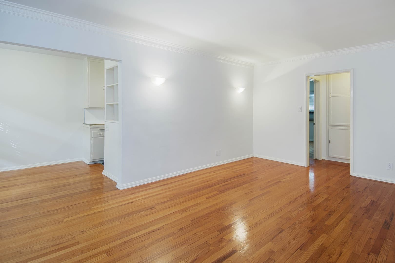West Hollywood Apartment: 8563-8569 Holloway Dr.