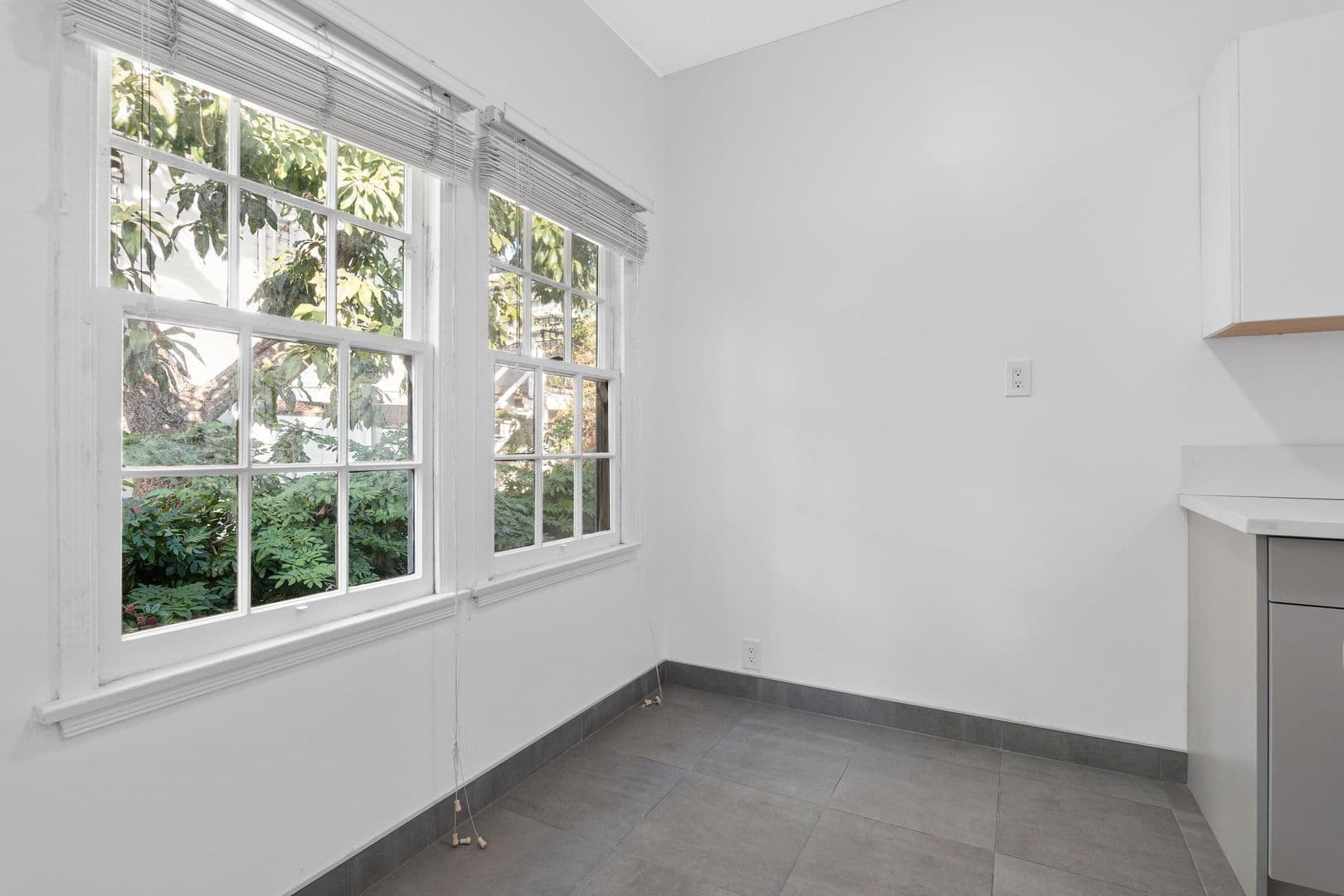 West Hollywood Apartment: 963 N. Doheny Dr.